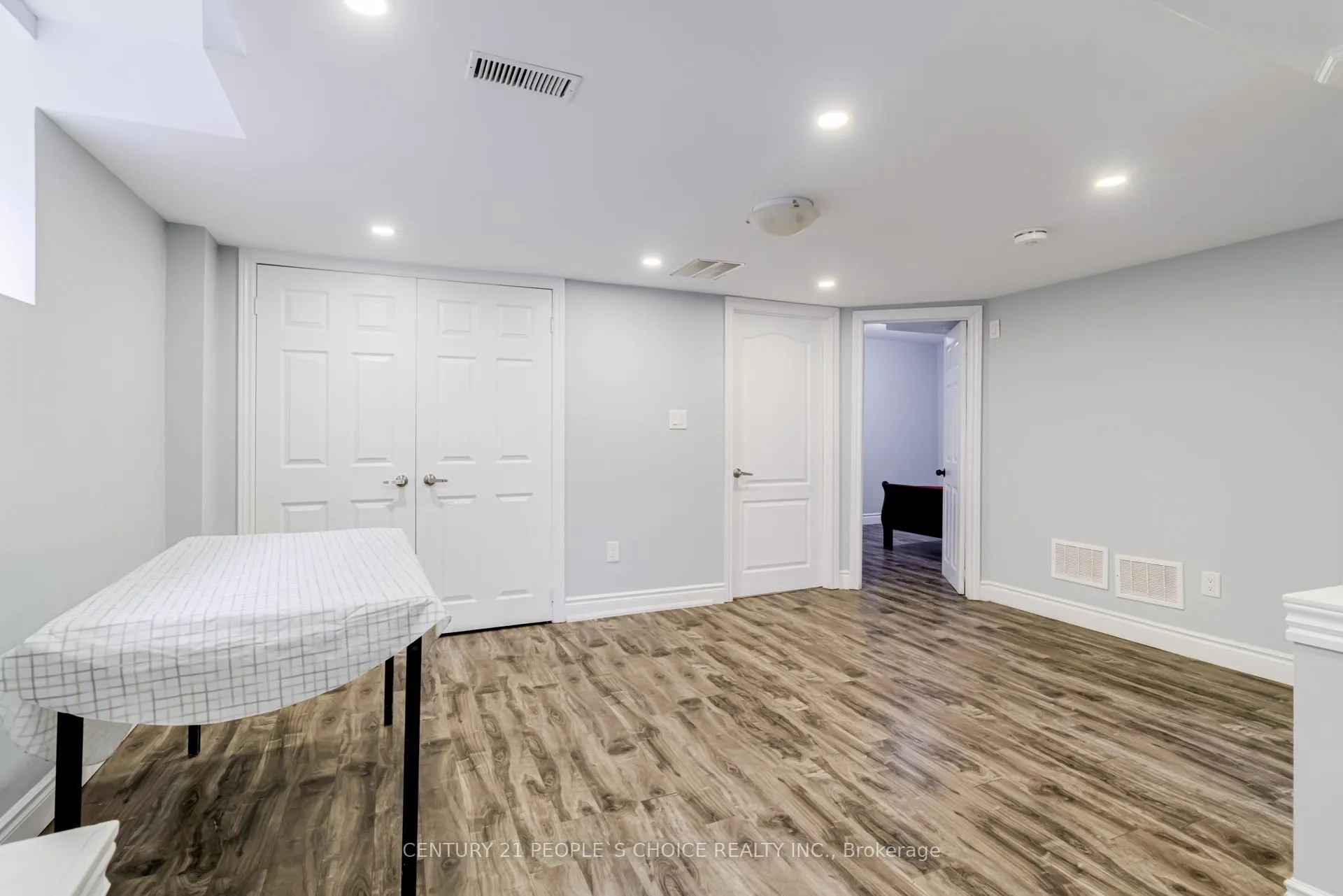 Photo 16 of 220 Castle Oaks Crossing, Brampton, Bram East — HOMEH