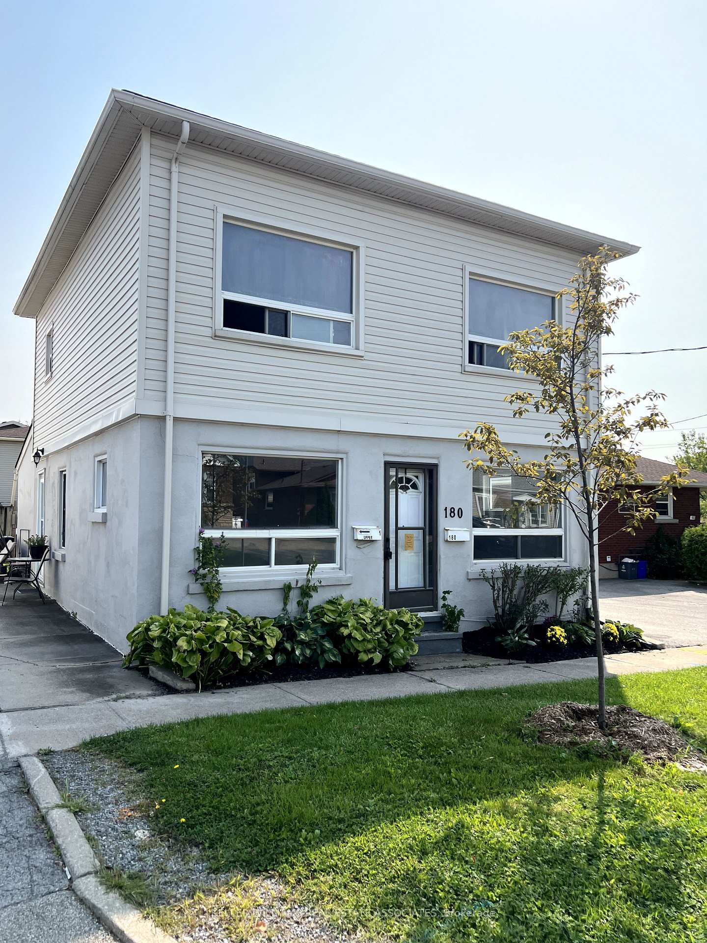 Front of 180 Pine Street S