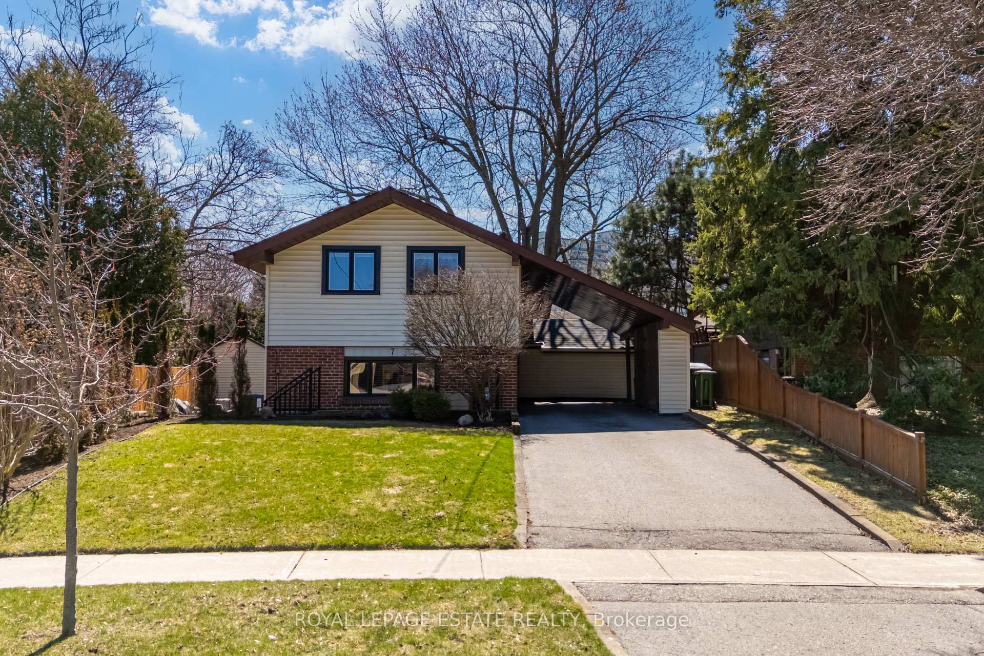 Photo 1 of 7 Amboy Road, Scarborough, Morningside — HOMEH