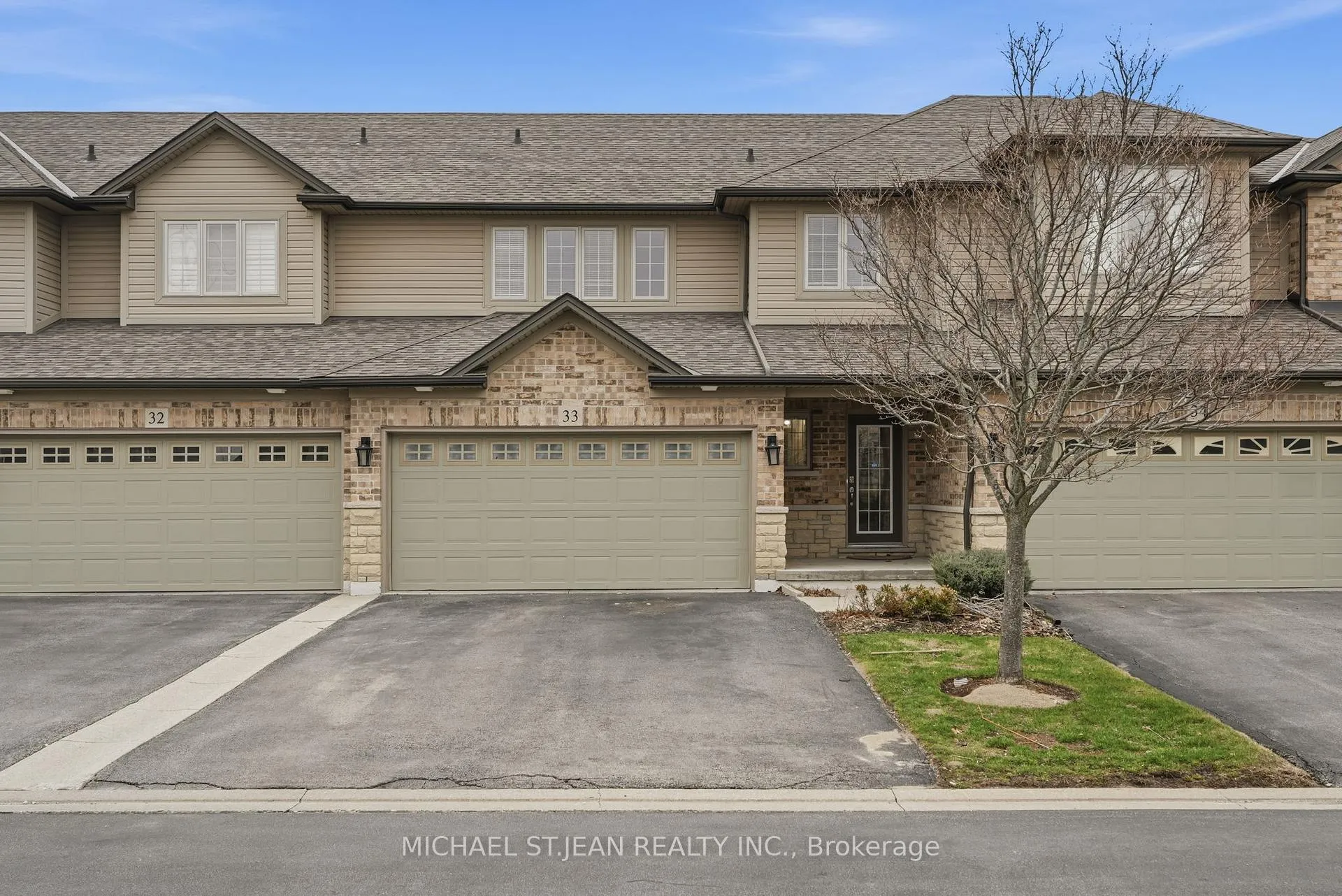 Photo 2 of Unit 33, 441 Stonehenge Drive, Hamilton, Meadowlands — HOMEH
