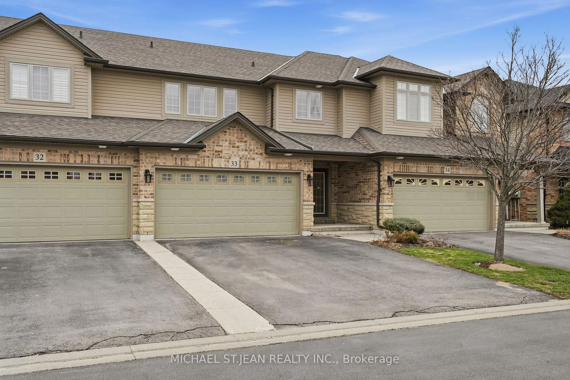 Photo 3 of Unit 33, 441 Stonehenge Drive, Hamilton, Meadowlands — HOMEH