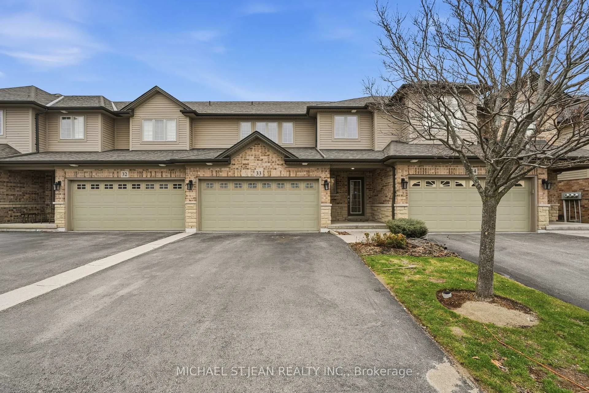 Photo 4 of Unit 33, 441 Stonehenge Drive, Hamilton, Meadowlands — HOMEH