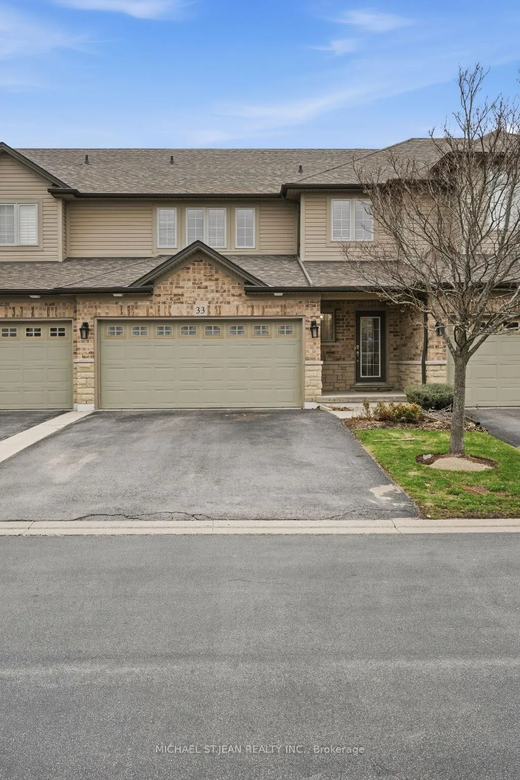 Photo 5 of Unit 33, 441 Stonehenge Drive, Hamilton, Meadowlands — HOMEH