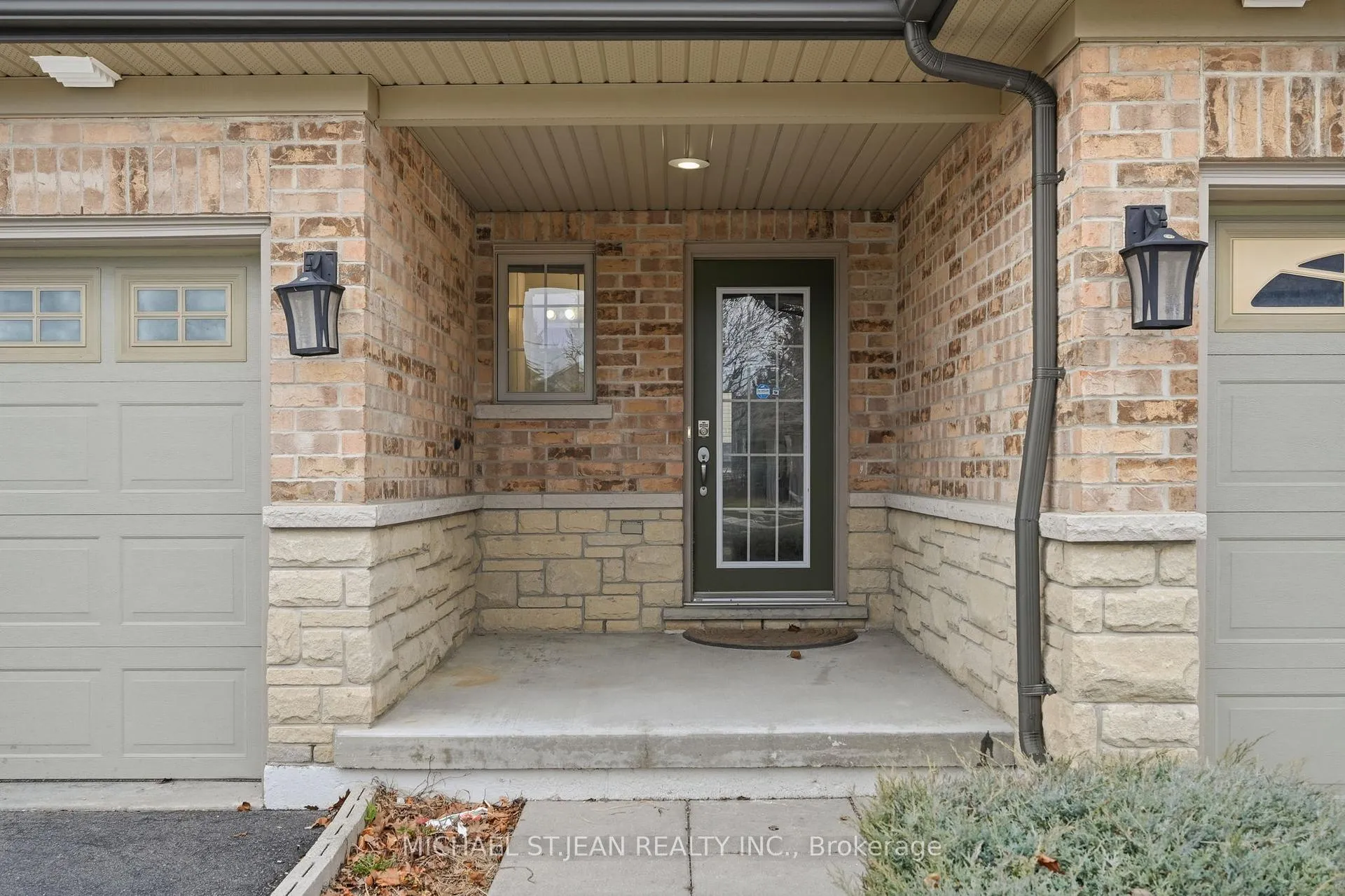 Photo 6 of Unit 33, 441 Stonehenge Drive, Hamilton, Meadowlands — HOMEH