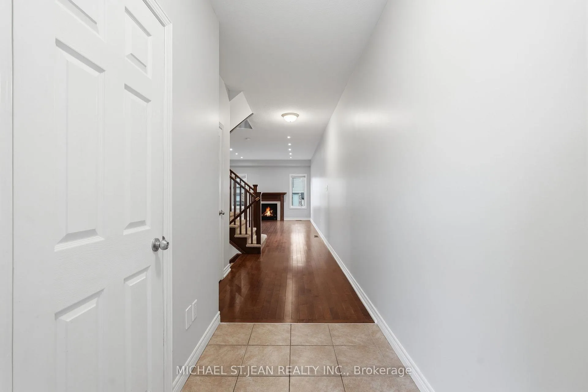 Photo 7 of Unit 33, 441 Stonehenge Drive, Hamilton, Meadowlands — HOMEH