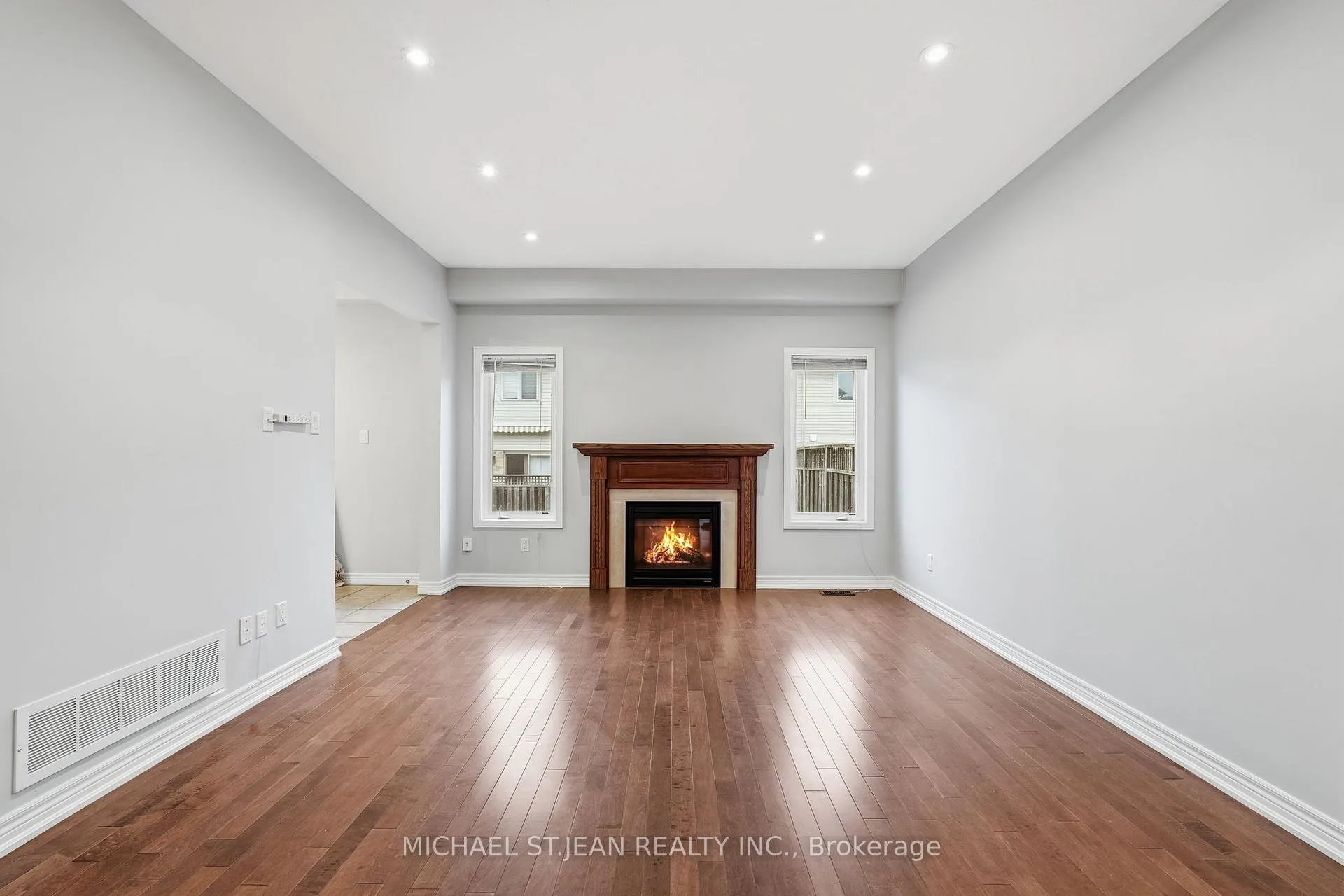 Photo 9 of Unit 33, 441 Stonehenge Drive, Hamilton, Meadowlands — HOMEH