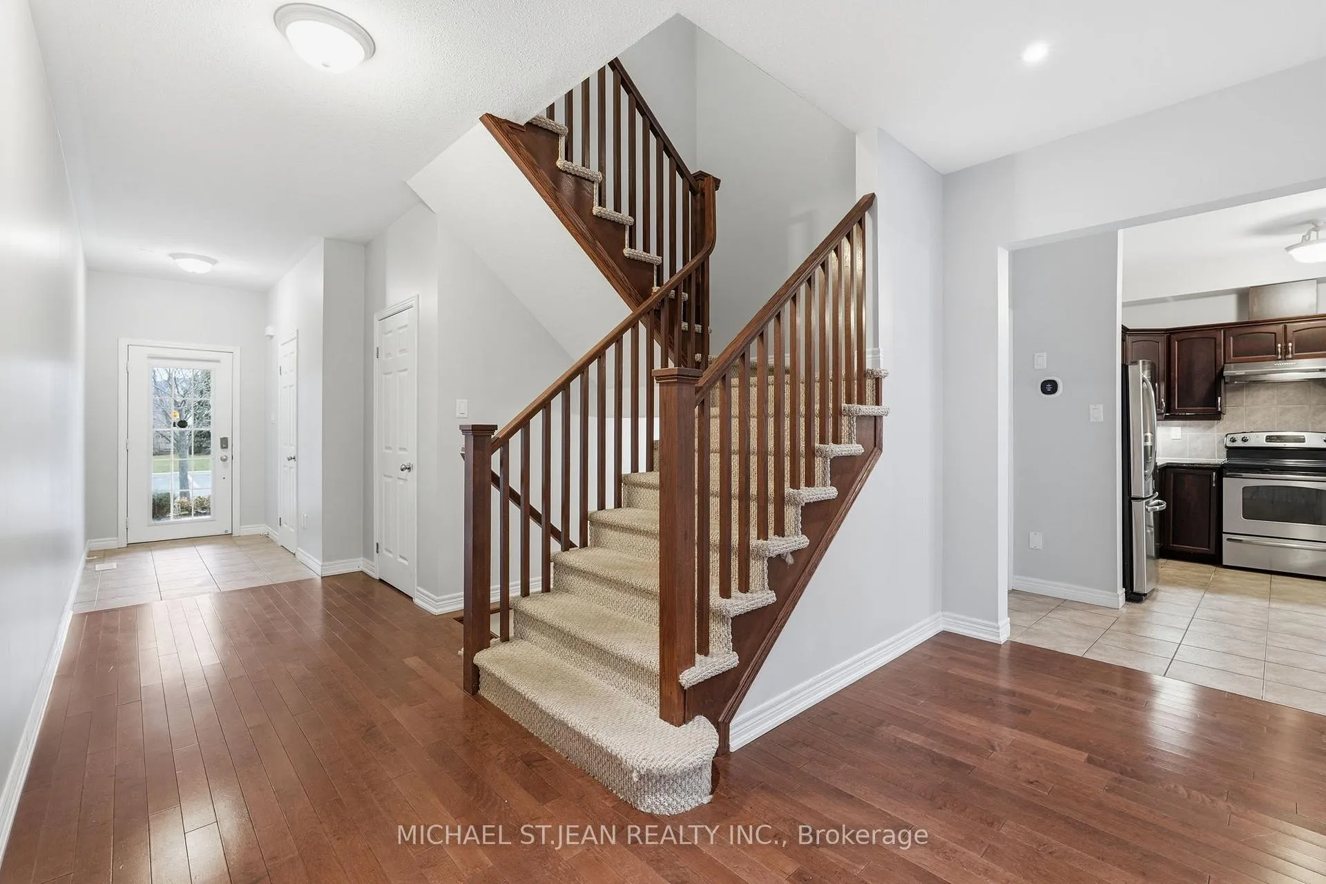 Photo 10 of Unit 33, 441 Stonehenge Drive, Hamilton, Meadowlands — HOMEH