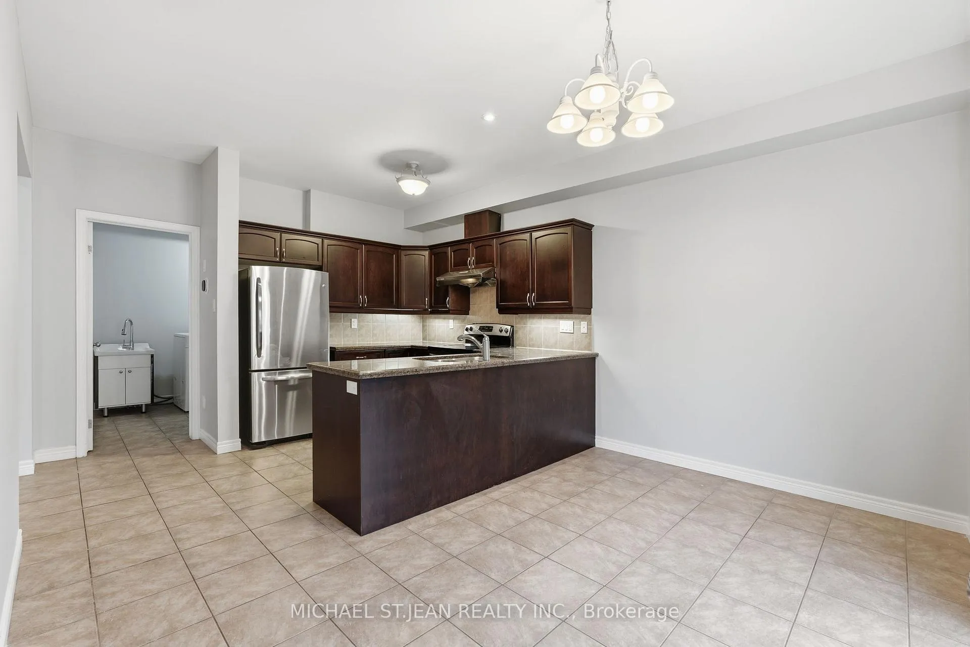 Photo 14 of Unit 33, 441 Stonehenge Drive, Hamilton, Meadowlands — HOMEH