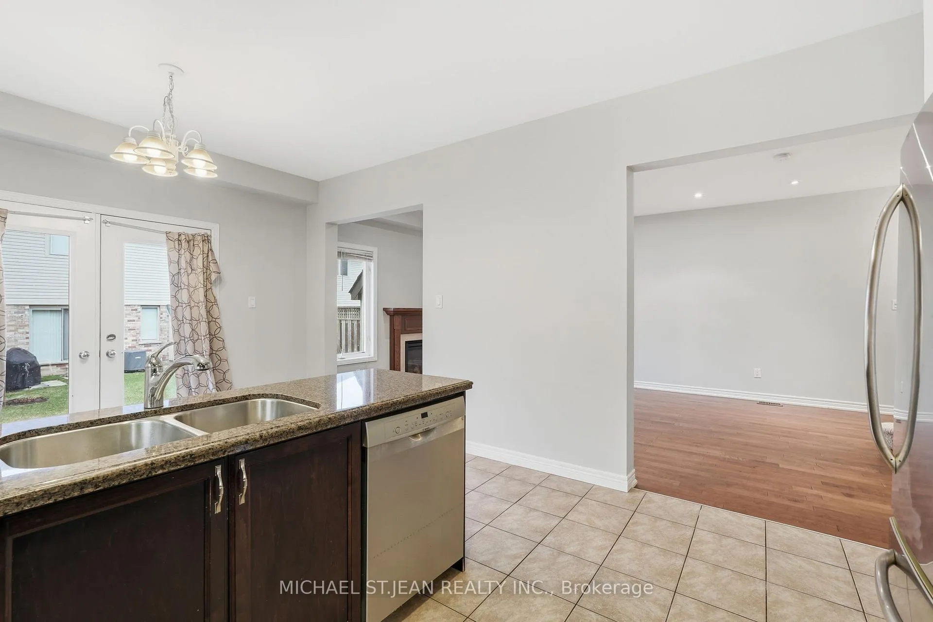 Photo 16 of Unit 33, 441 Stonehenge Drive, Hamilton, Meadowlands — HOMEH