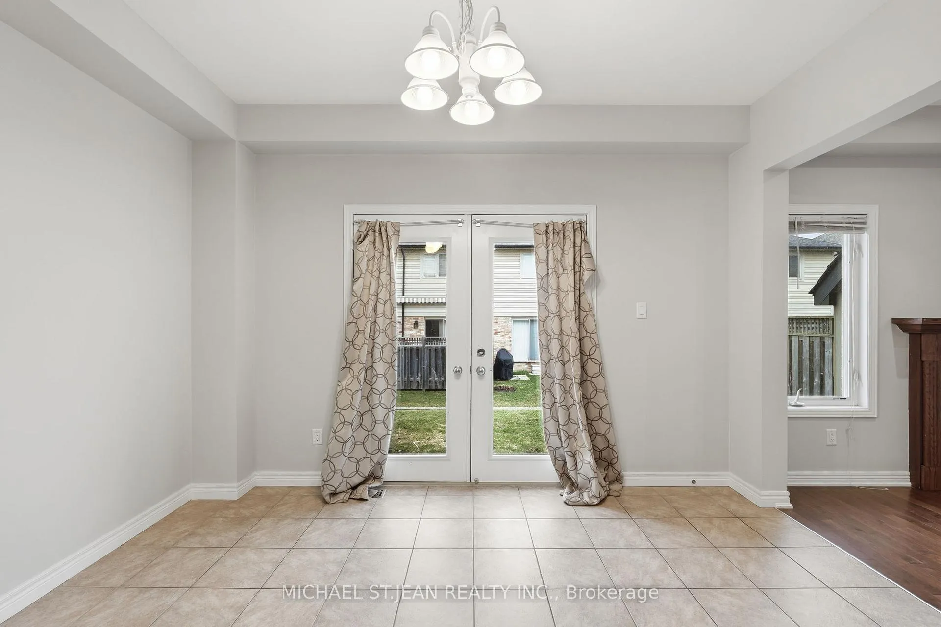 Photo 19 of Unit 33, 441 Stonehenge Drive, Hamilton, Meadowlands — HOMEH