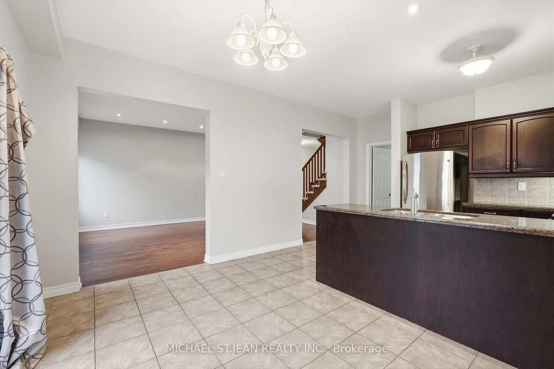 Photo 21 of Unit 33, 441 Stonehenge Drive, Hamilton, Meadowlands — HOMEH