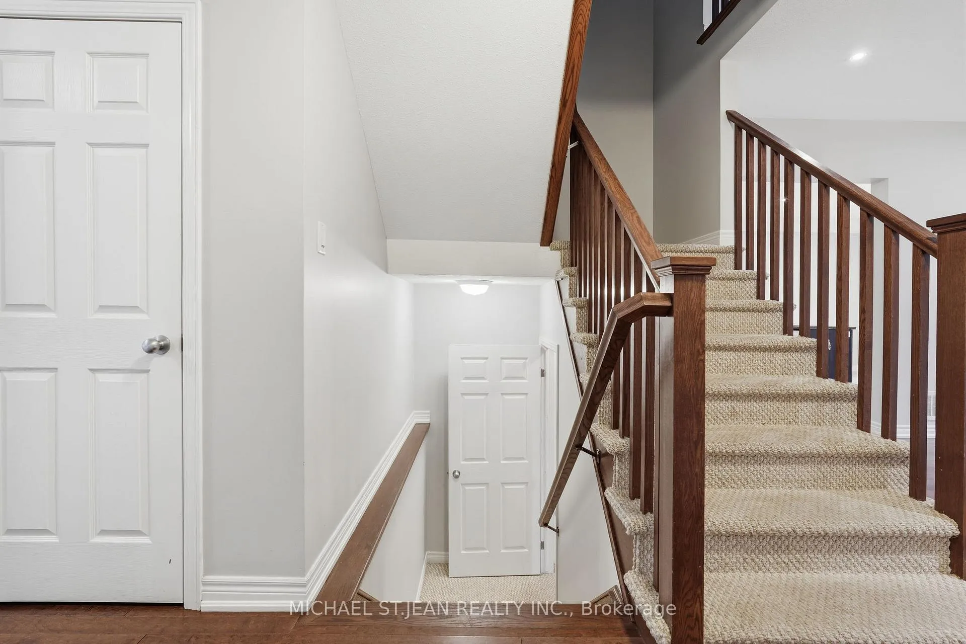 Photo 22 of Unit 33, 441 Stonehenge Drive, Hamilton, Meadowlands — HOMEH