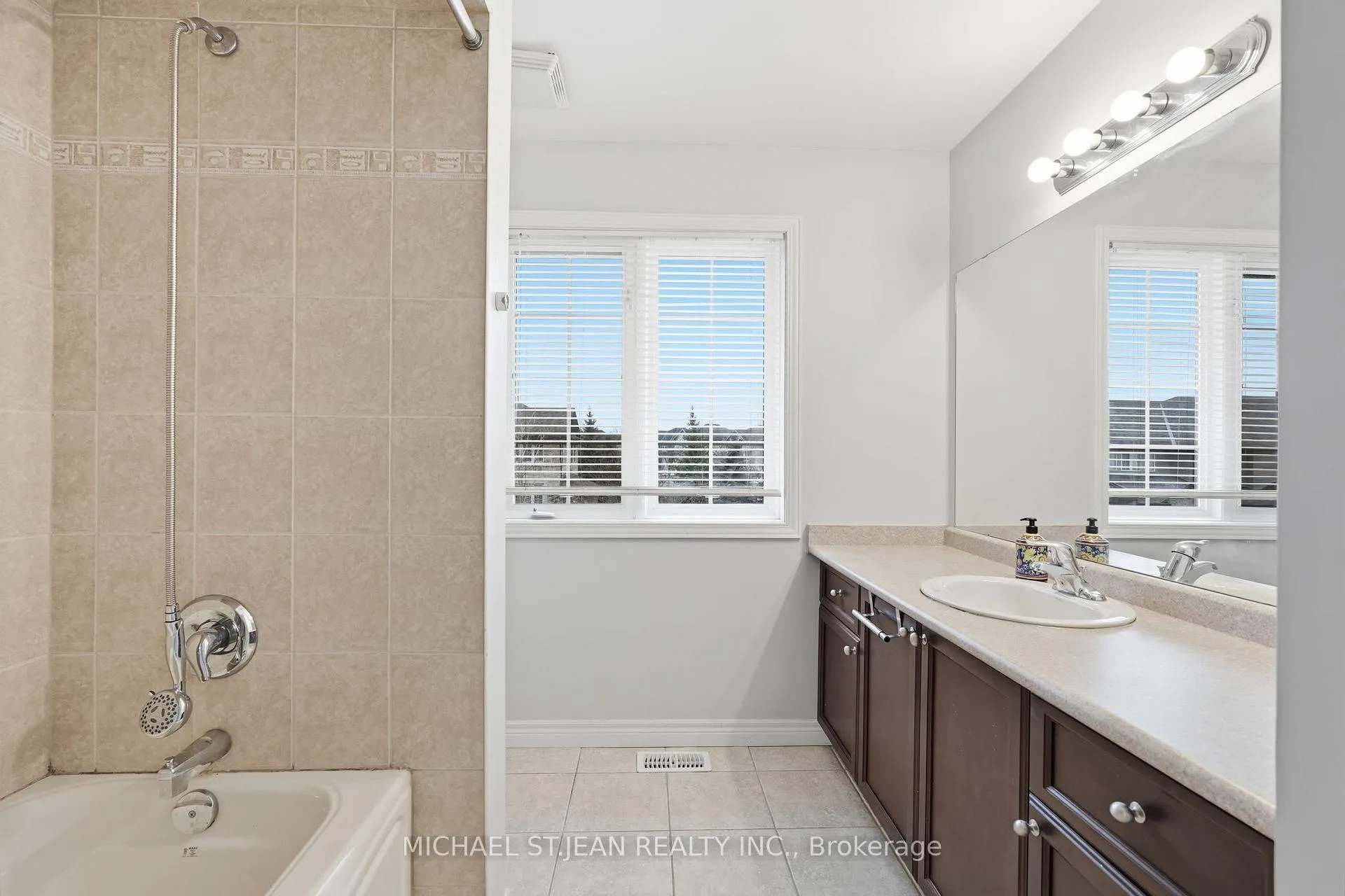 Photo 33 of Unit 33, 441 Stonehenge Drive, Hamilton, Meadowlands — HOMEH
