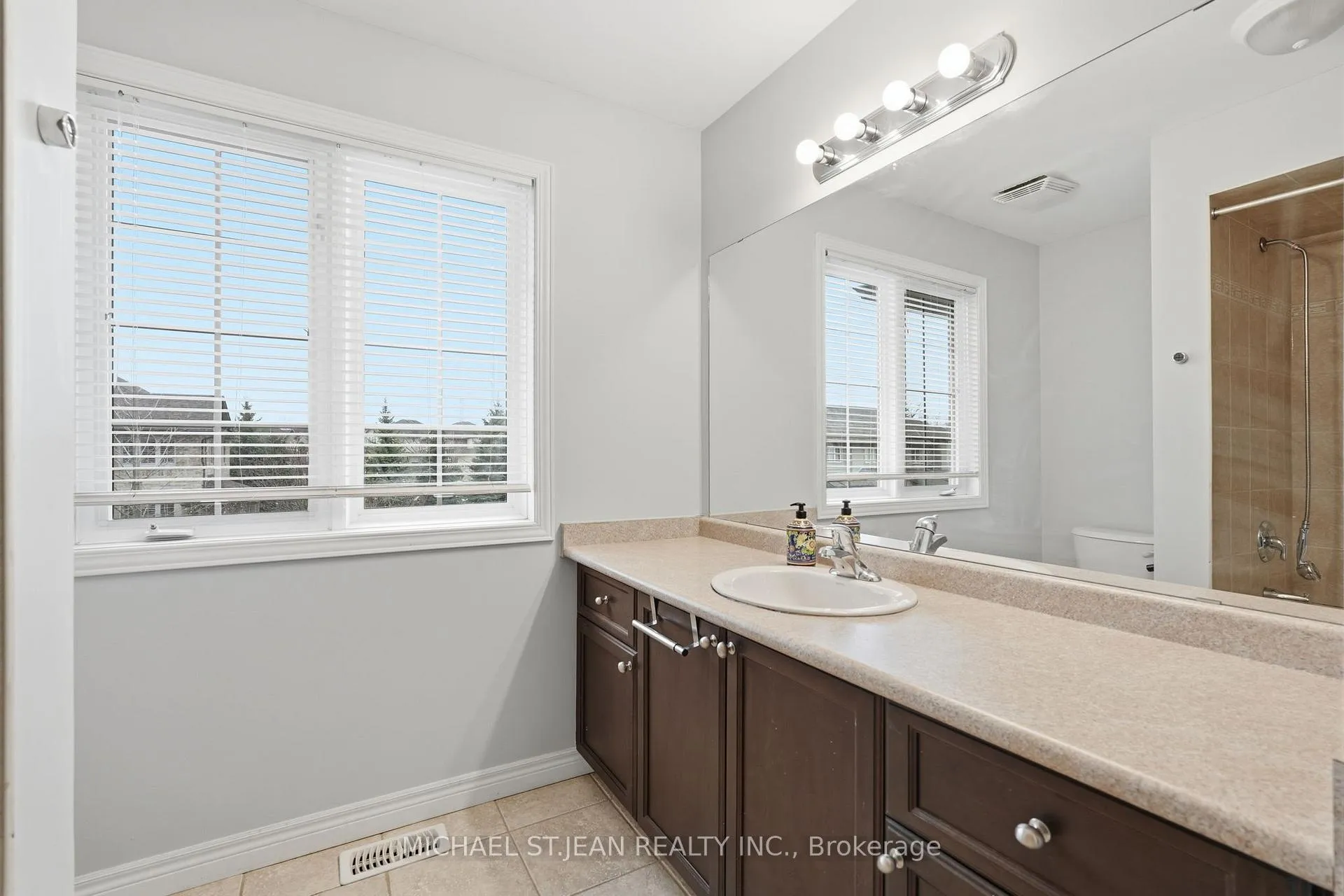 Photo 34 of Unit 33, 441 Stonehenge Drive, Hamilton, Meadowlands — HOMEH