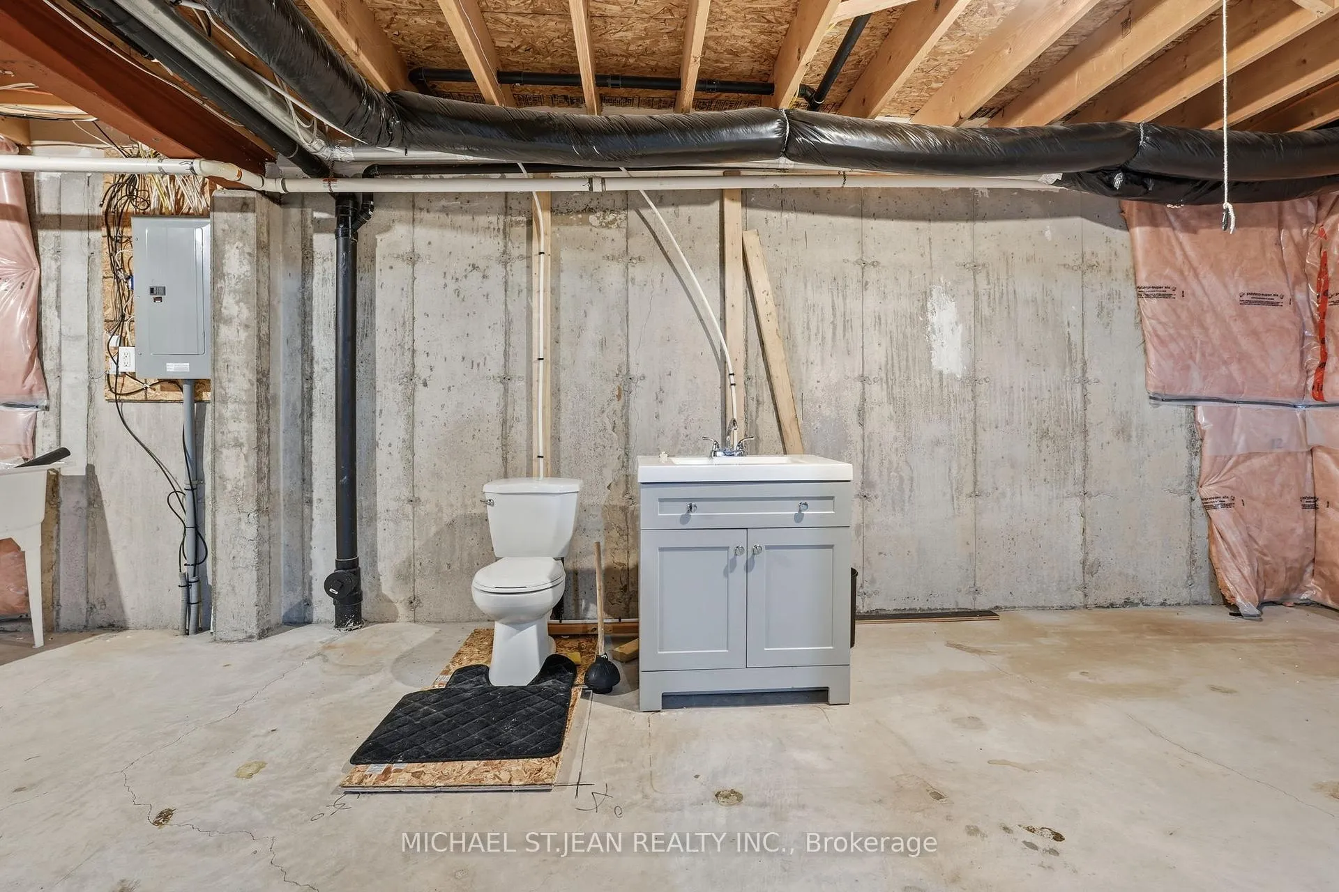 Photo 40 of Unit 33, 441 Stonehenge Drive, Hamilton, Meadowlands — HOMEH