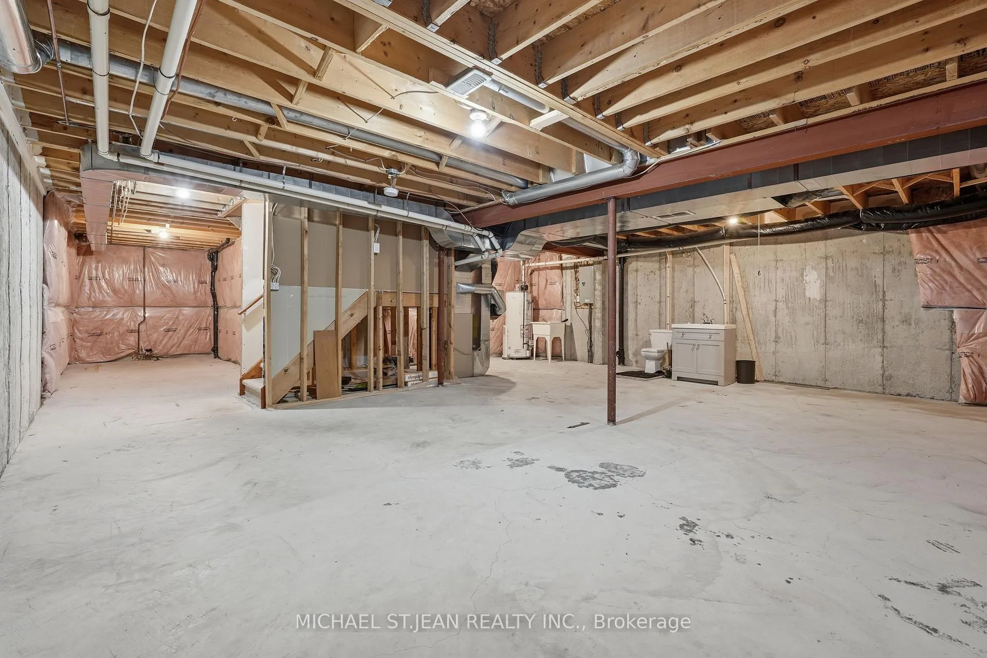 Photo 41 of Unit 33, 441 Stonehenge Drive, Hamilton, Meadowlands — HOMEH