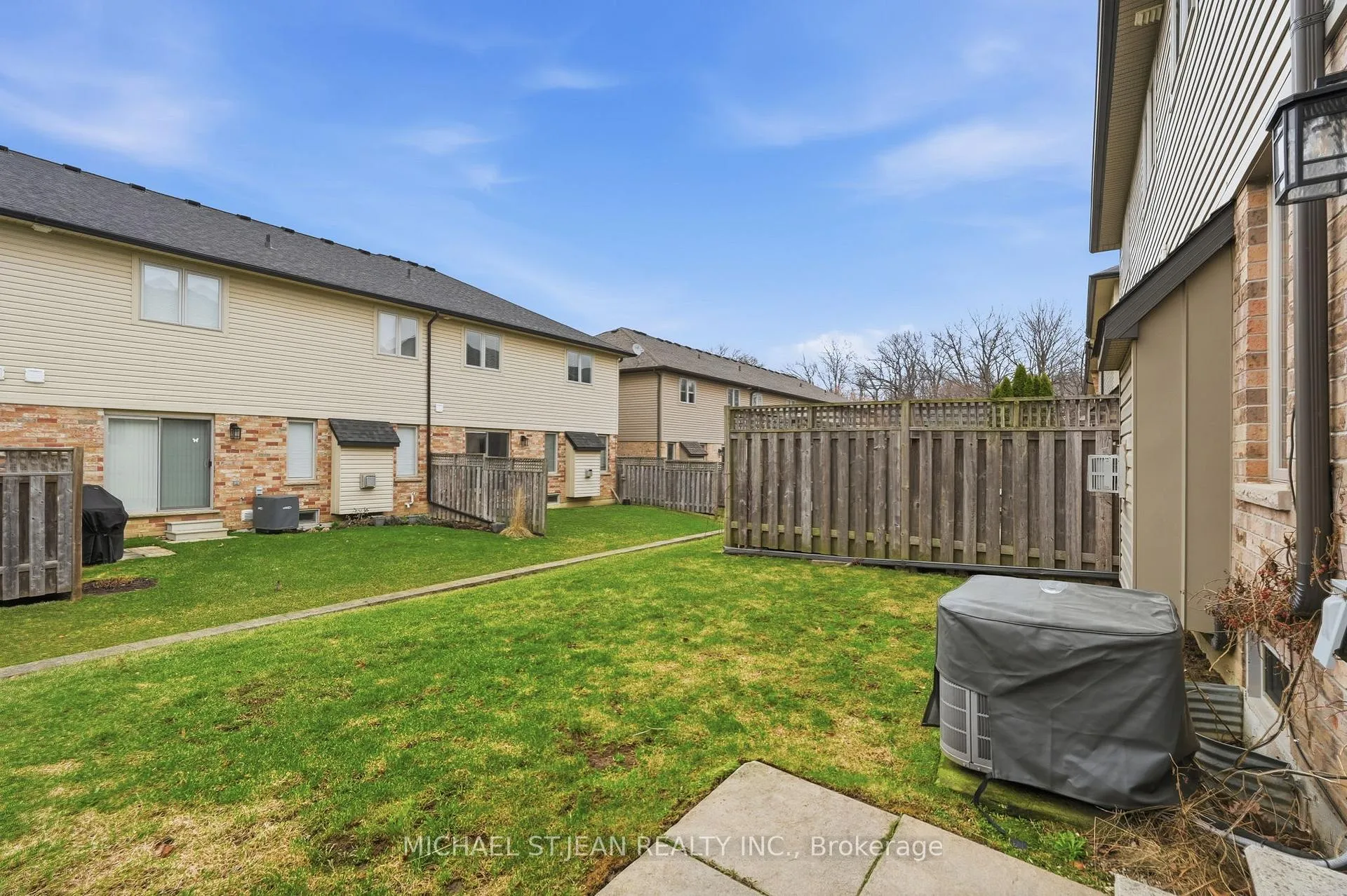 Photo 45 of Unit 33, 441 Stonehenge Drive, Hamilton, Meadowlands — HOMEH