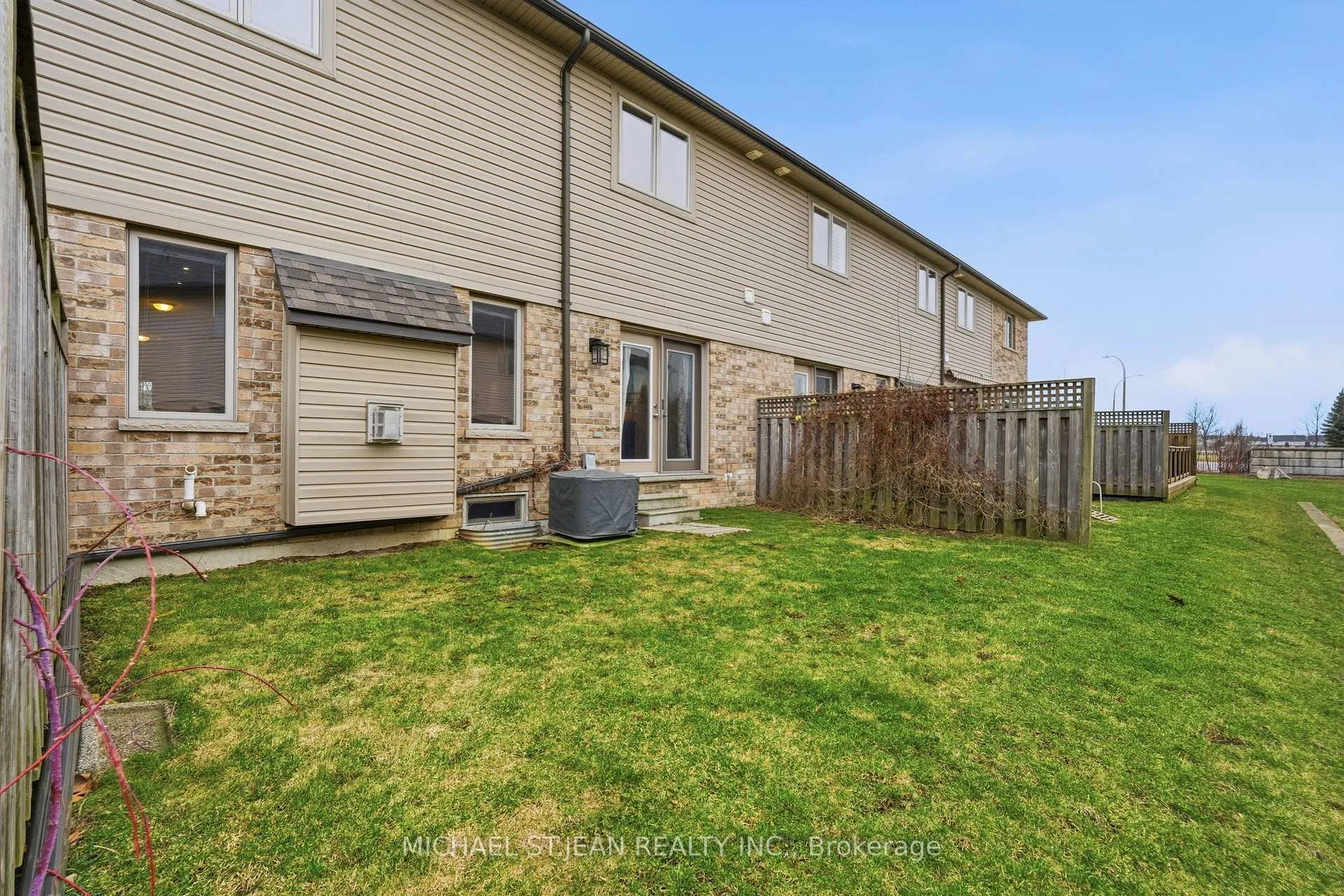 Photo 48 of Unit 33, 441 Stonehenge Drive, Hamilton, Meadowlands — HOMEH