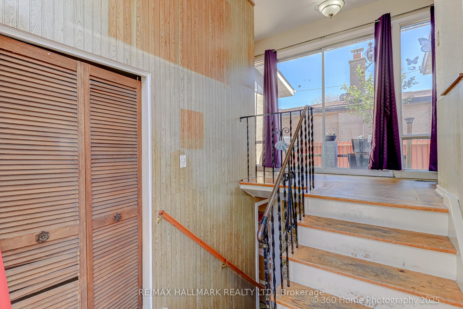 Photo 2 of 39 Baybrook Crescent, Scarborough, Woburn — HOMEH