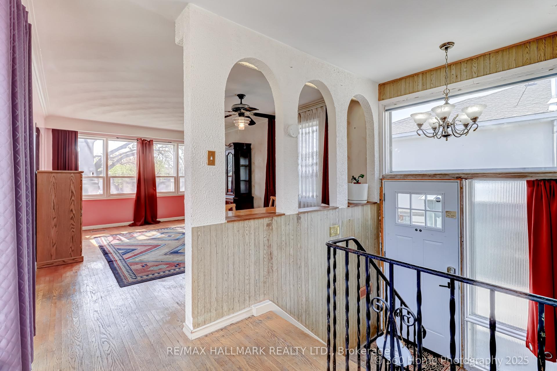 Photo 3 of 39 Baybrook Crescent, Scarborough, Woburn — HOMEH