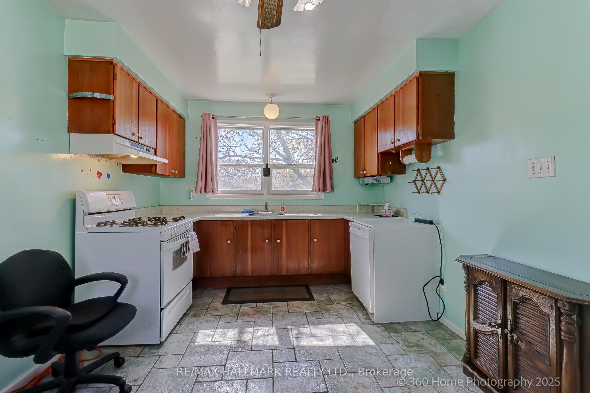 Photo 6 of 39 Baybrook Crescent, Scarborough, Woburn — HOMEH