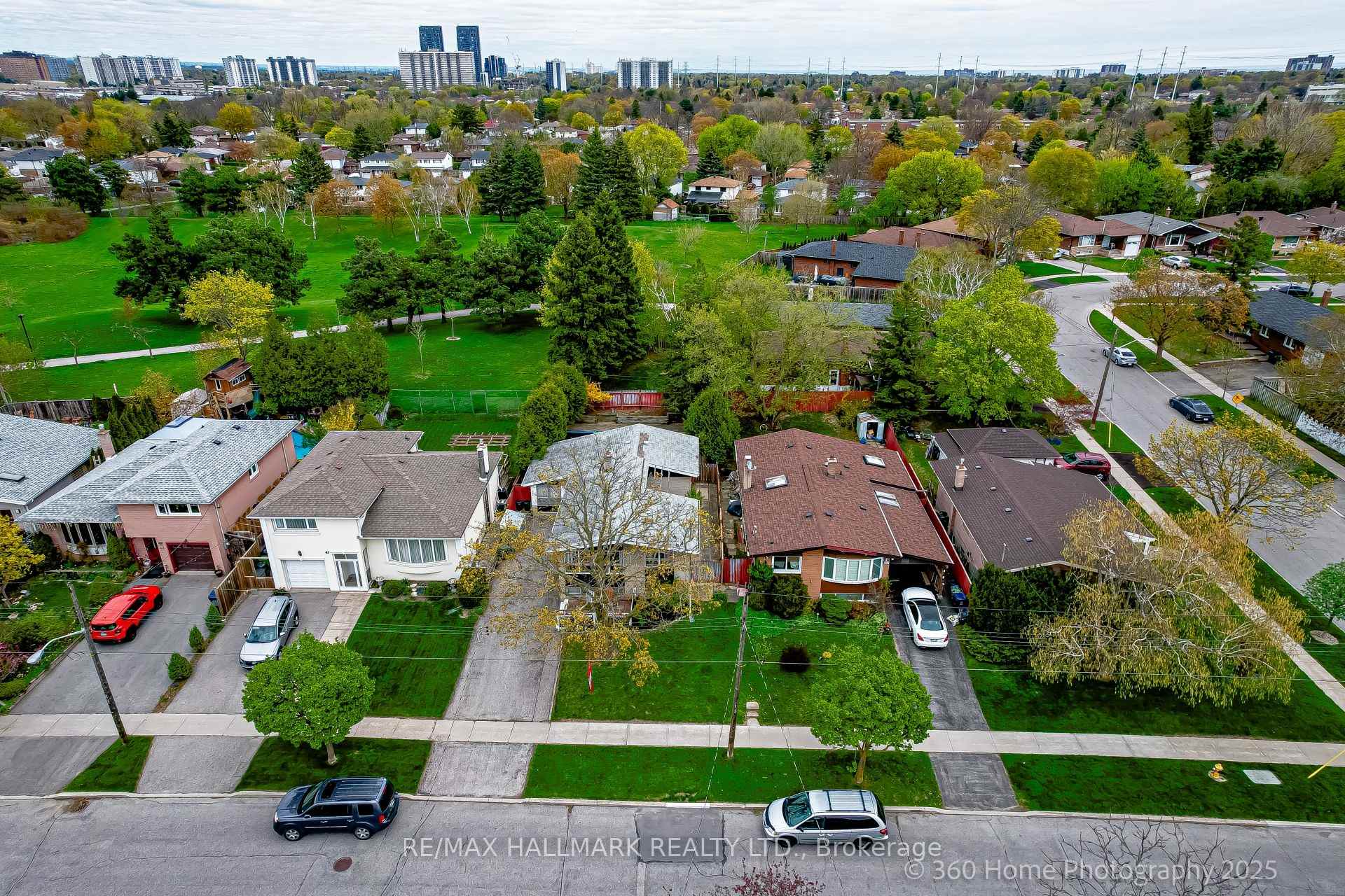 Photo 24 of 39 Baybrook Crescent, Scarborough, Woburn — HOMEH
