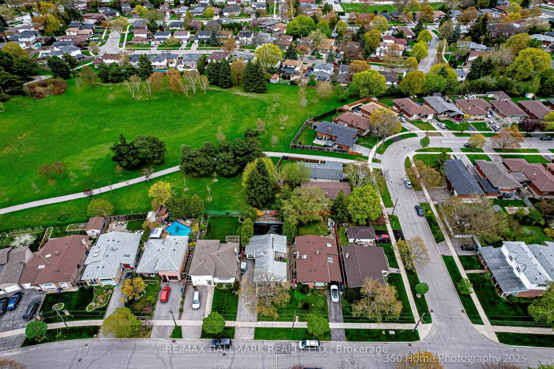 Photo 25 of 39 Baybrook Crescent, Scarborough, Woburn — HOMEH