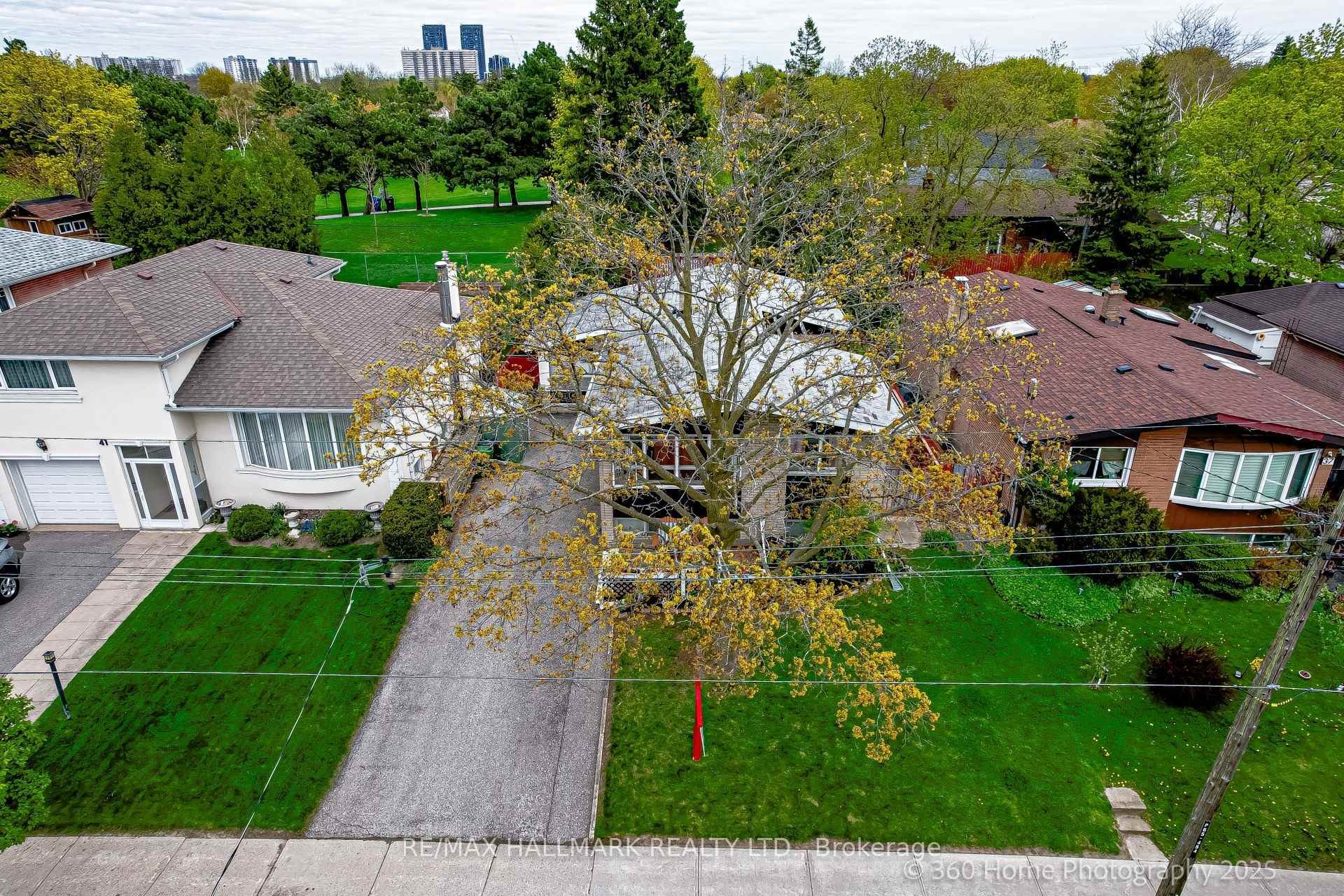 Photo 27 of 39 Baybrook Crescent, Scarborough, Woburn — HOMEH