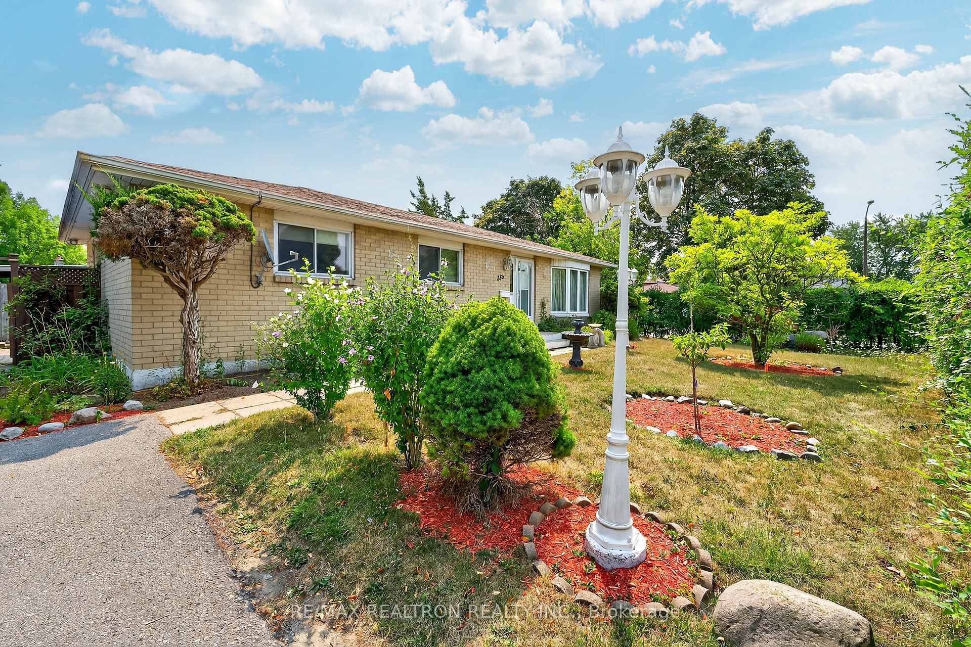 Photo 2 of 356 Burrows Hall Boulevard, Scarborough, Malvern — HOMEH