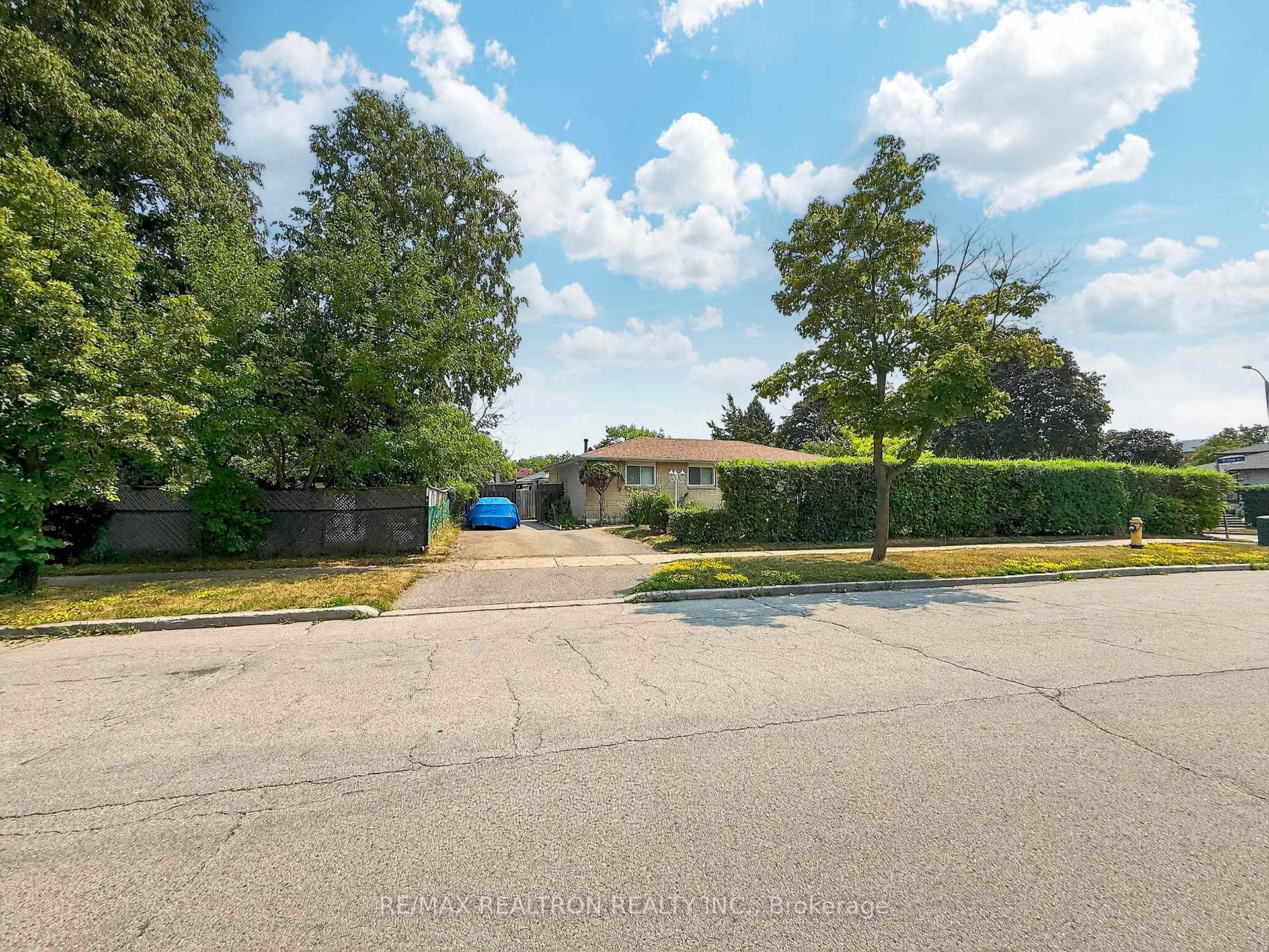 Photo 5 of 356 Burrows Hall Boulevard, Scarborough, Malvern — HOMEH