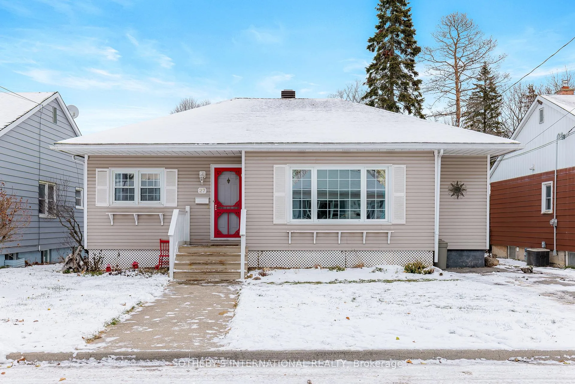 Photo 3 of 27 Wright Crescent, Brockville — HOMEH