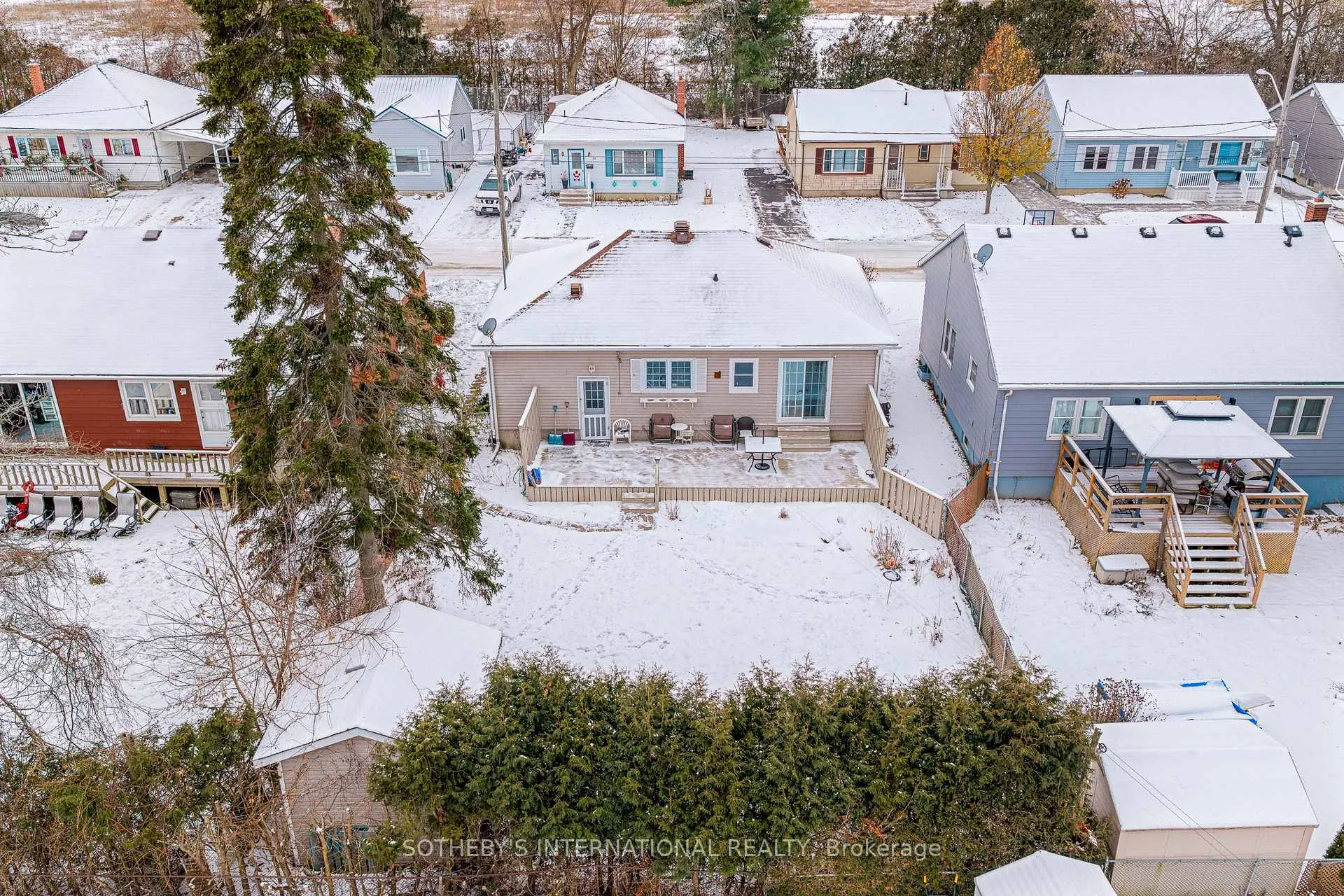 Photo 4 of 27 Wright Crescent, Brockville — HOMEH