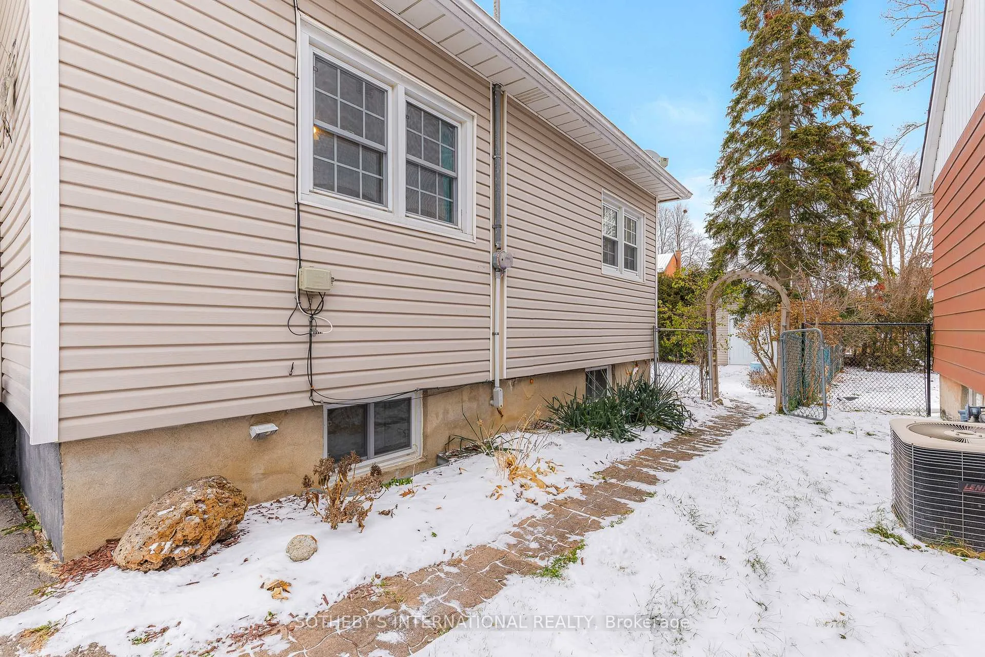 Photo 31 of 27 Wright Crescent, Brockville — HOMEH