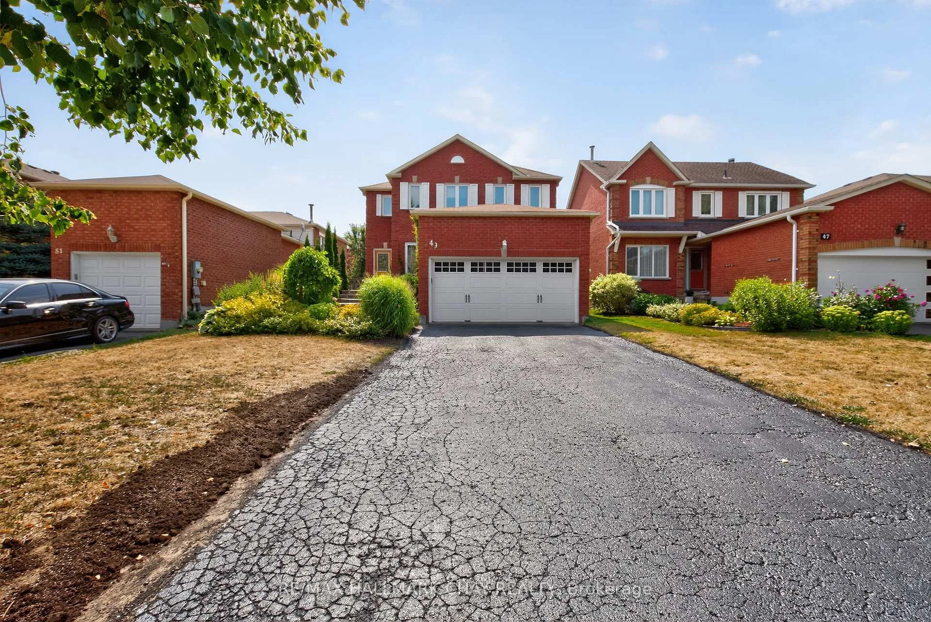 Photo 2 of 49 Mcdougall Drive, Barrie, West Bayfield — HOMEH