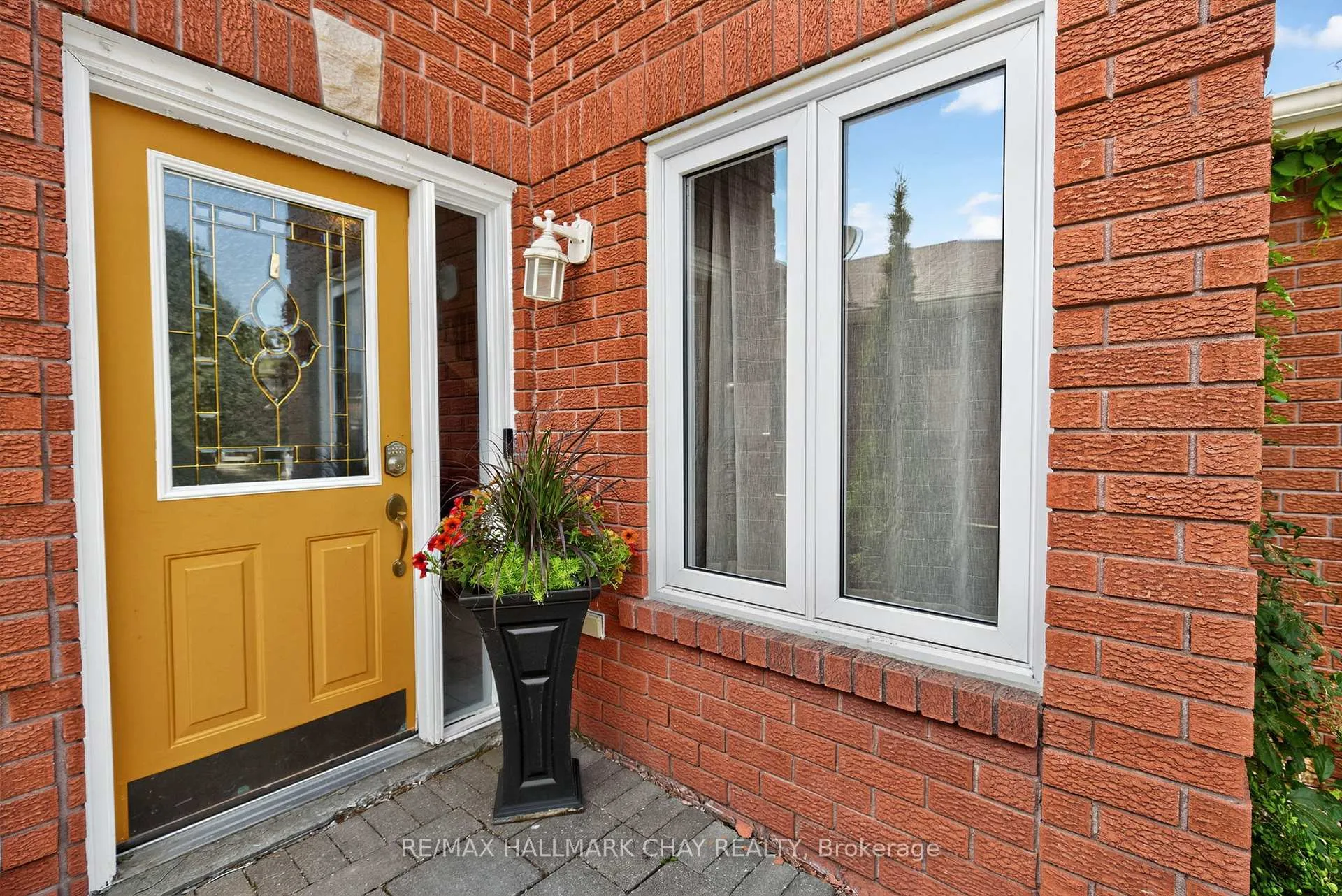 Photo 6 of 49 Mcdougall Drive, Barrie, West Bayfield — HOMEH