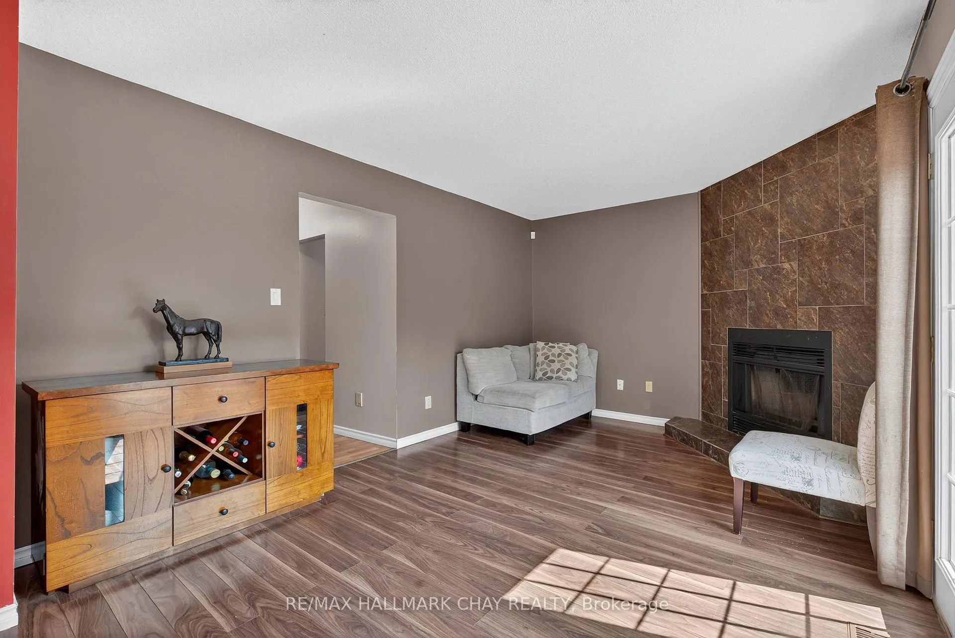 Photo 12 of 49 Mcdougall Drive, Barrie, West Bayfield — HOMEH