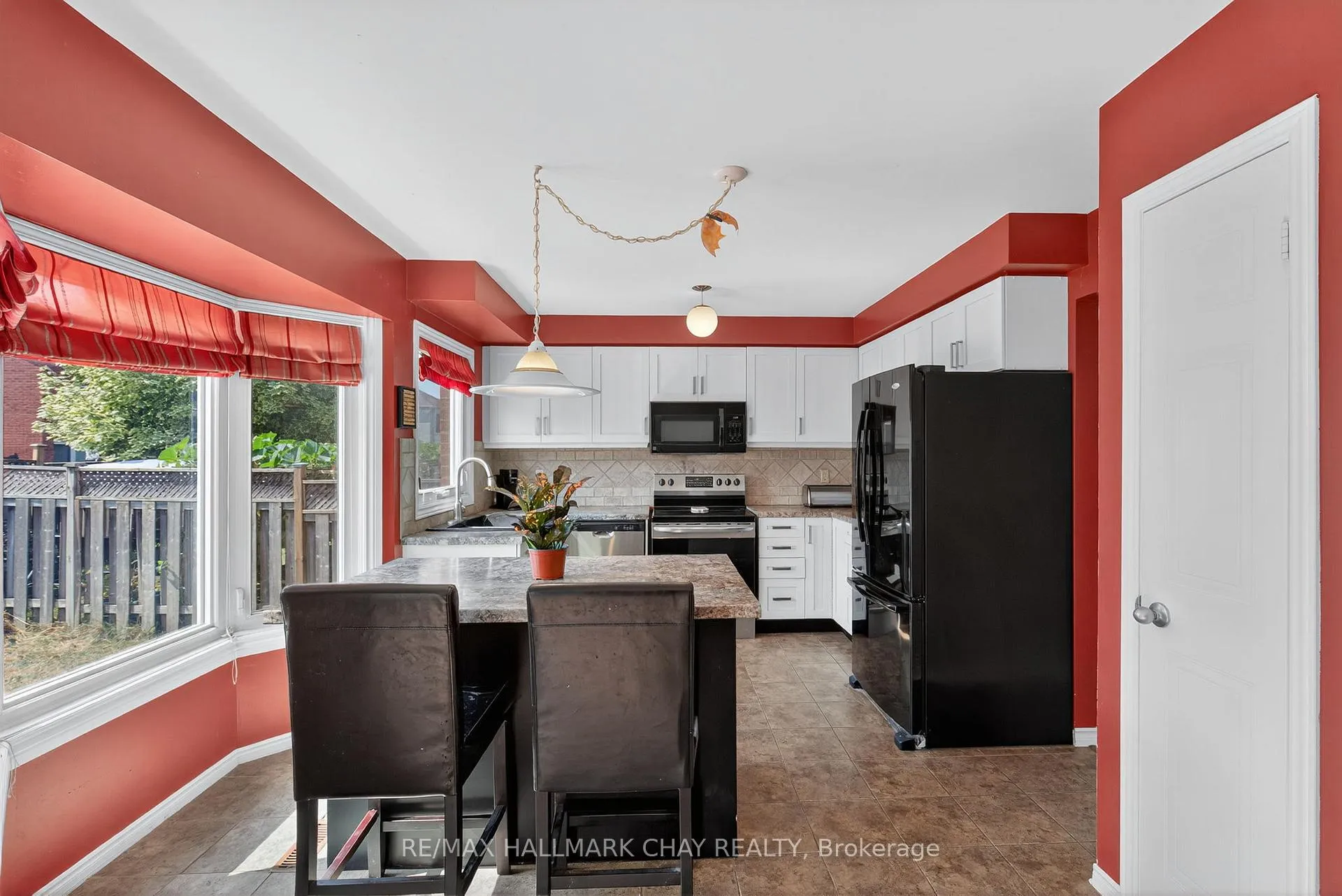 Photo 14 of 49 Mcdougall Drive, Barrie, West Bayfield — HOMEH
