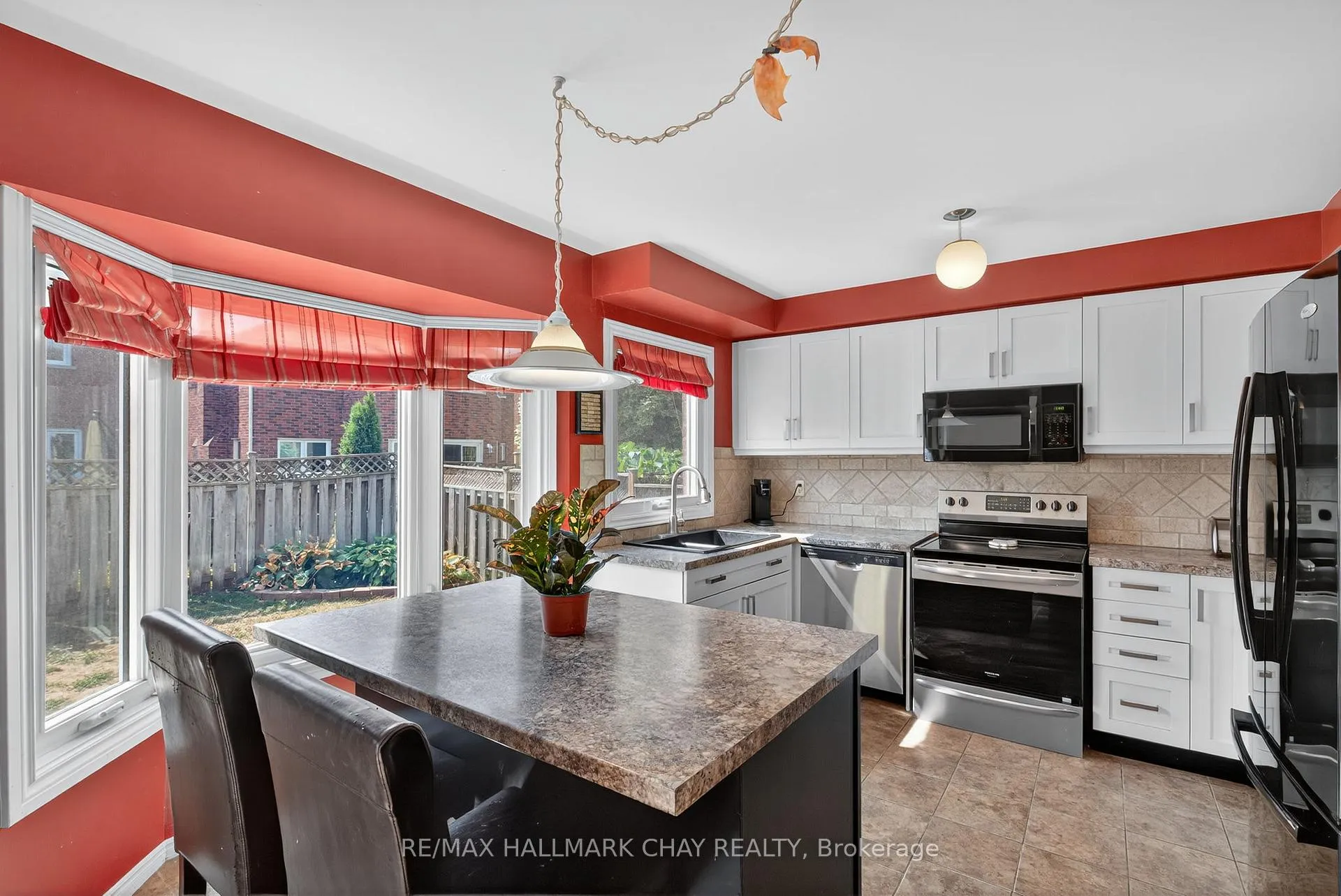 Photo 15 of 49 Mcdougall Drive, Barrie, West Bayfield — HOMEH