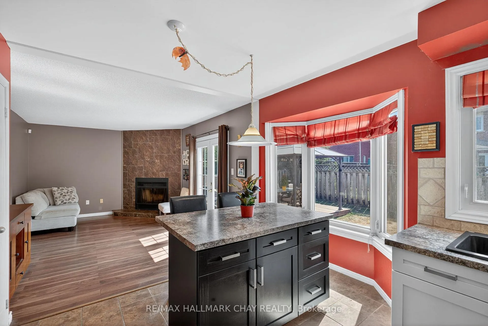 Photo 17 of 49 Mcdougall Drive, Barrie, West Bayfield — HOMEH