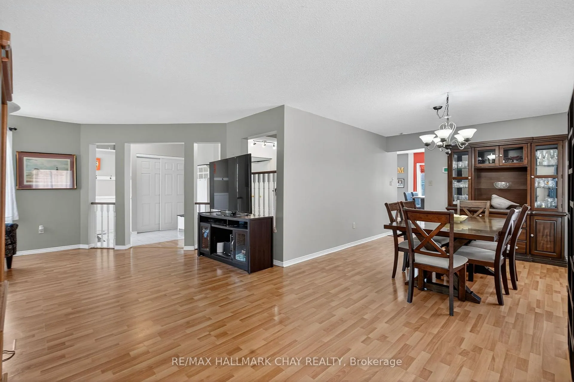 Photo 21 of 49 Mcdougall Drive, Barrie, West Bayfield — HOMEH