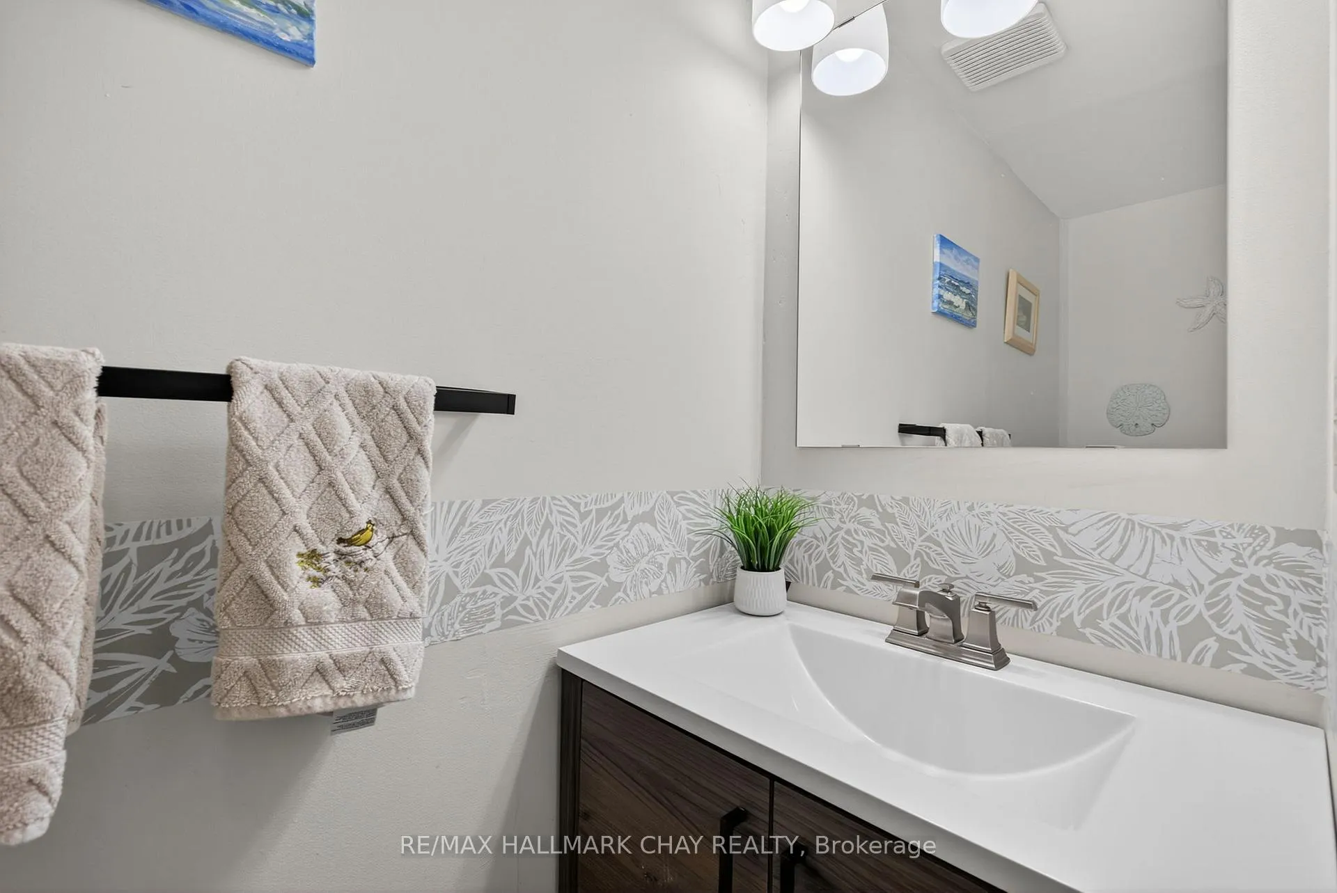 Photo 26 of 49 Mcdougall Drive, Barrie, West Bayfield — HOMEH