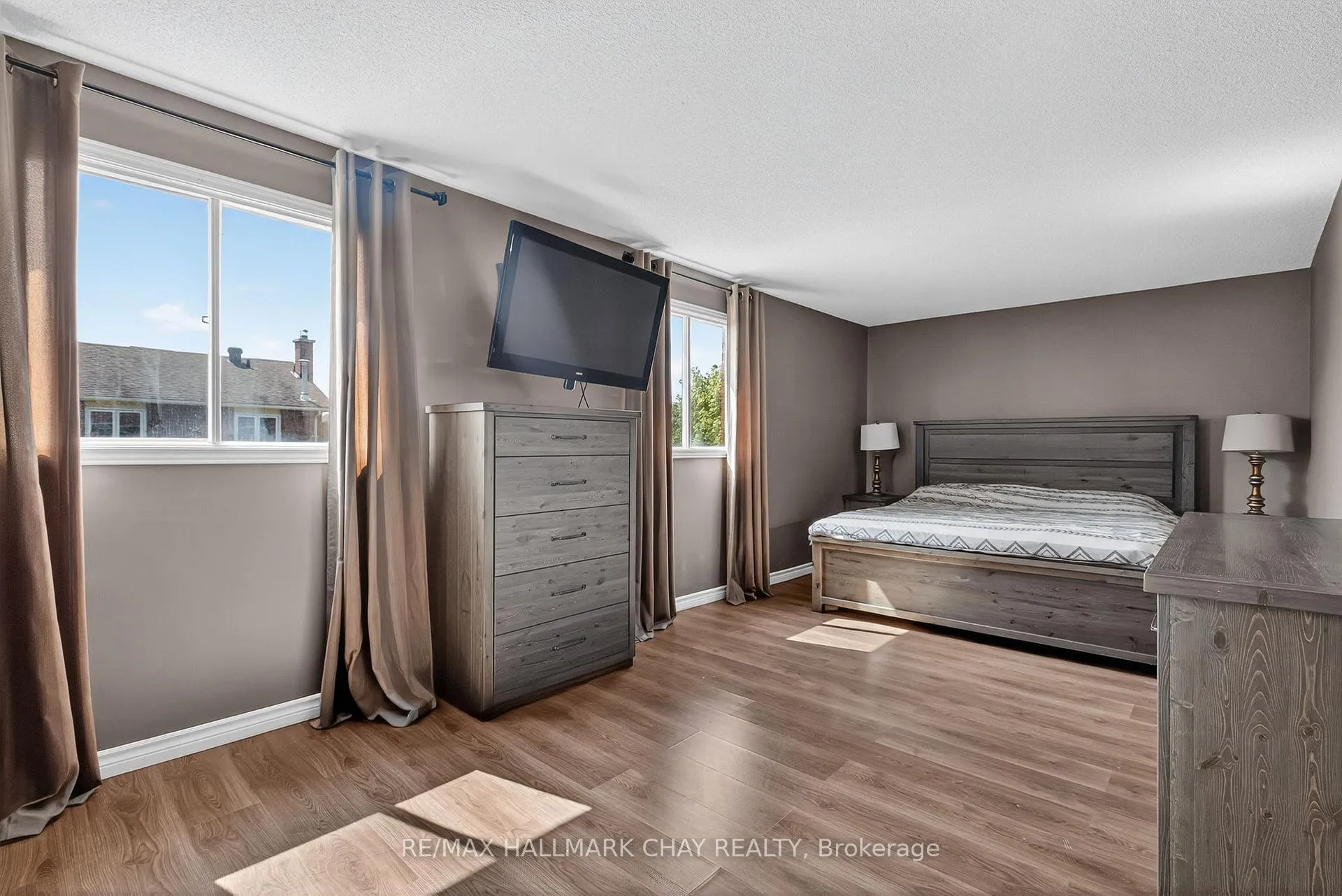 Photo 27 of 49 Mcdougall Drive, Barrie, West Bayfield — HOMEH
