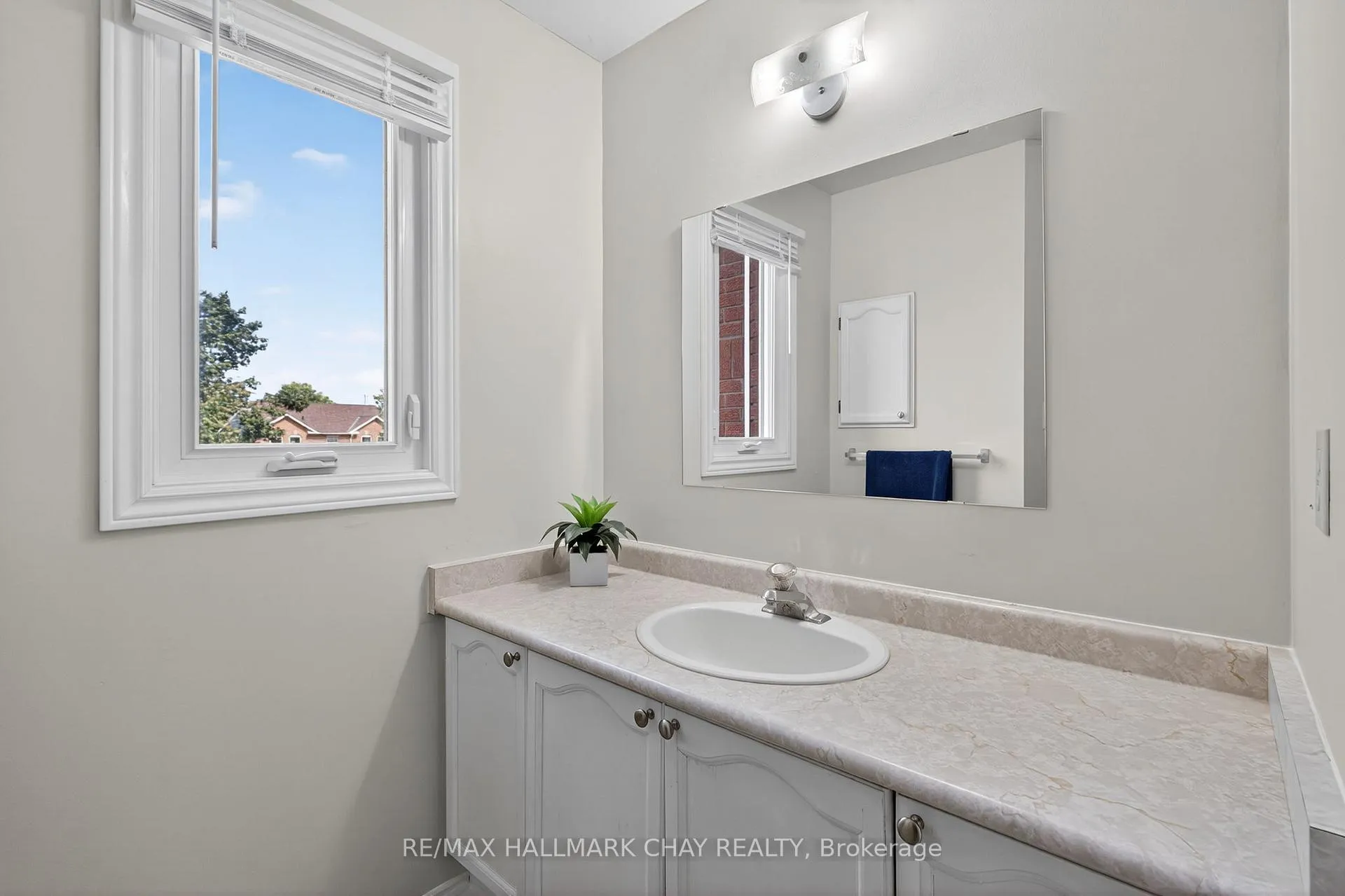 Photo 38 of 49 Mcdougall Drive, Barrie, West Bayfield — HOMEH