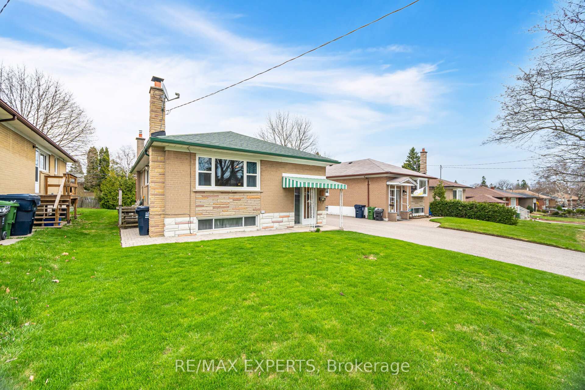 Photo 3 of 61 Sharbot Avenue, Scarborough, Woburn — HOMEH