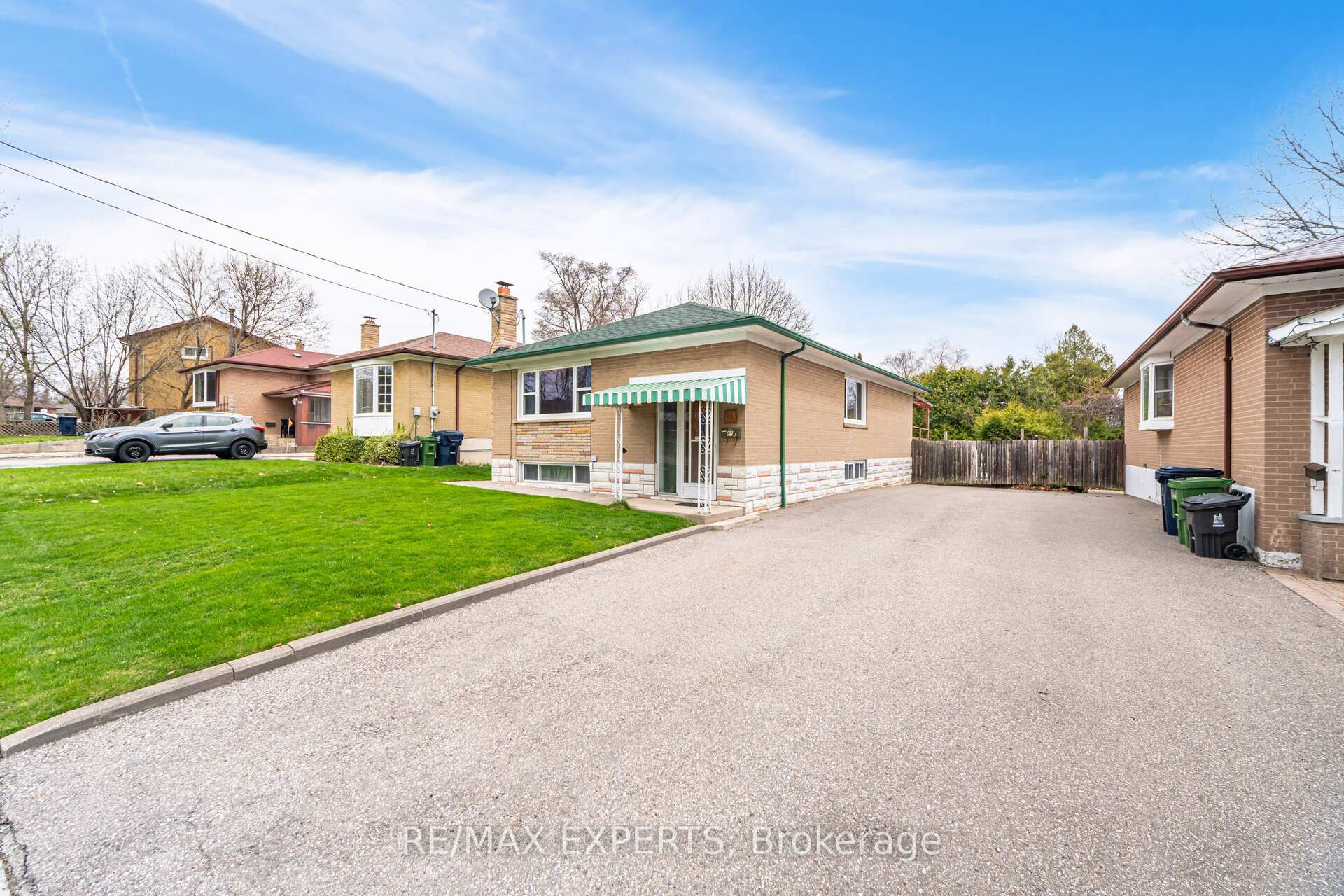 Photo 4 of 61 Sharbot Avenue, Scarborough, Woburn — HOMEH