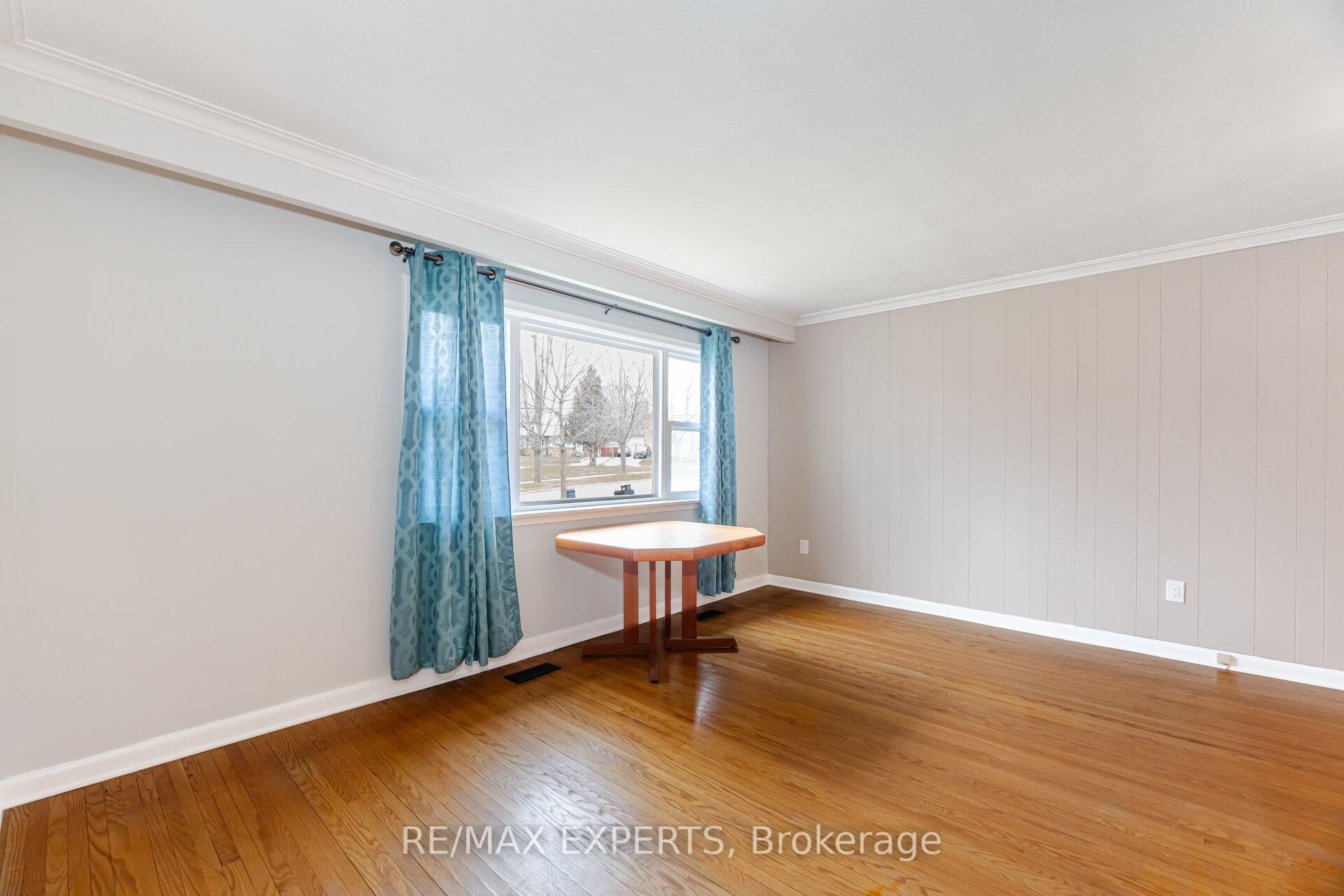 Photo 7 of 61 Sharbot Avenue, Scarborough, Woburn — HOMEH