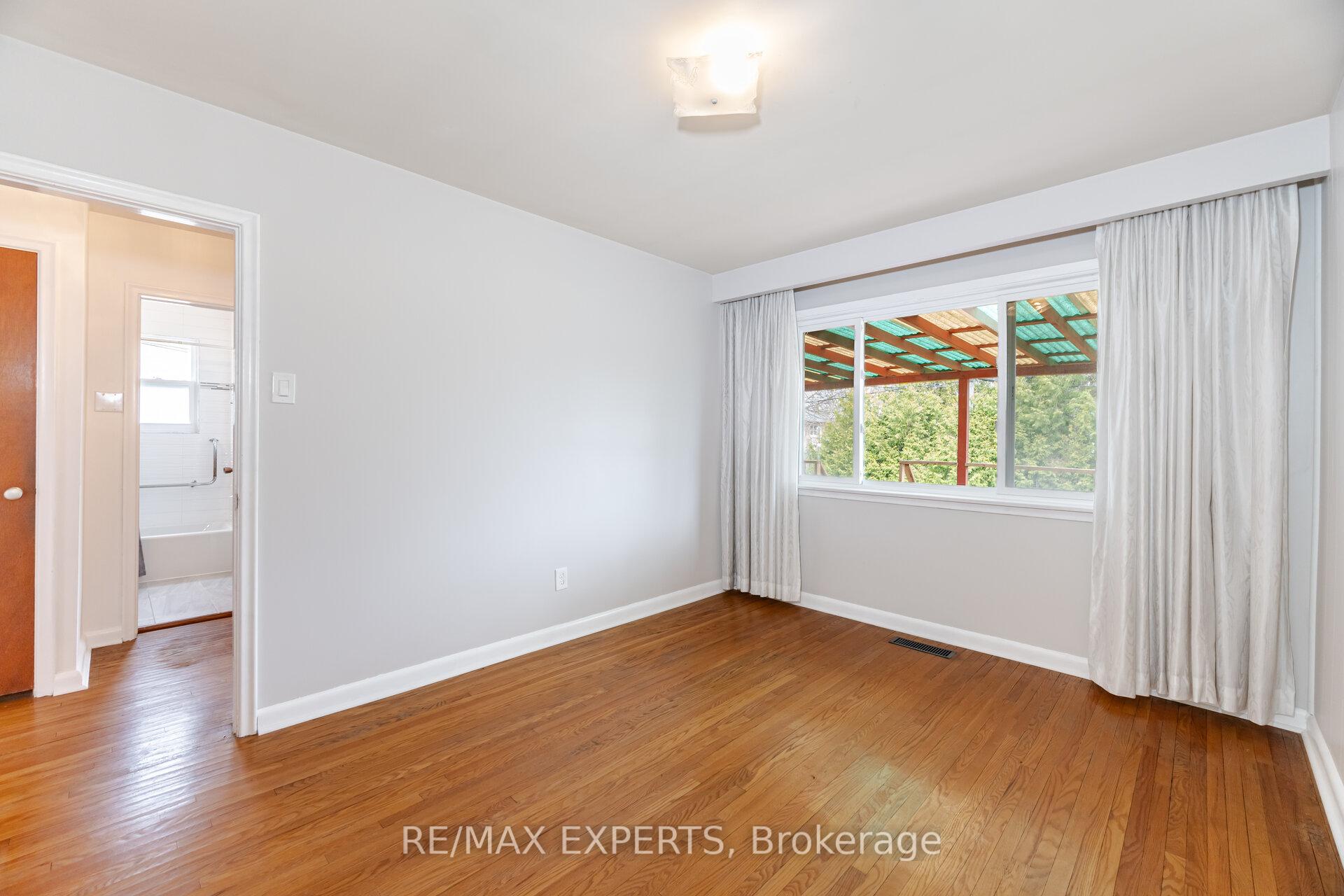 Photo 16 of 61 Sharbot Avenue, Scarborough, Woburn — HOMEH