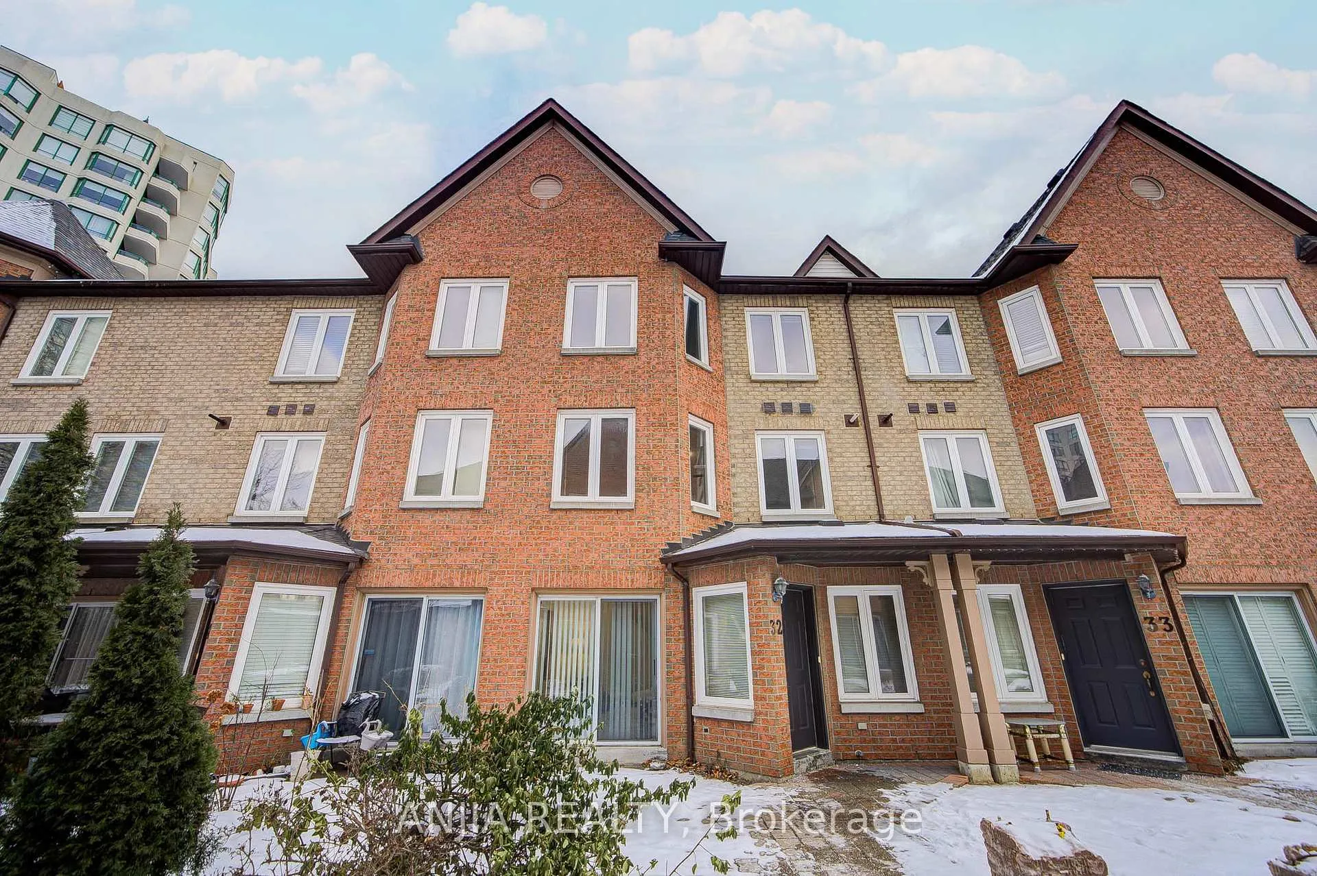 Photo 1 of Unit 32, 735 New Westminster Drive, Vaughan, Brownridge — HOMEH