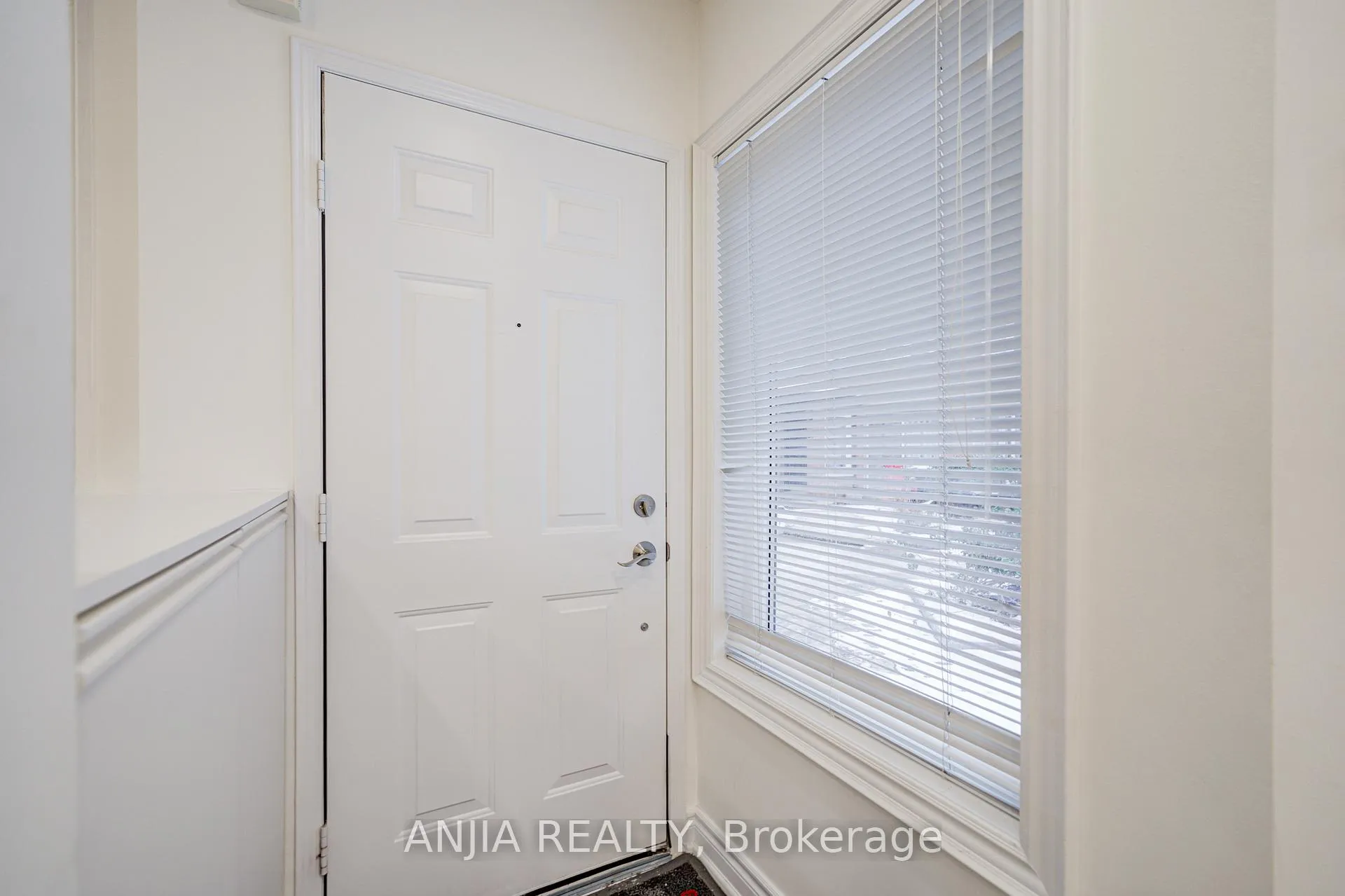 Photo 7 of Unit 32, 735 New Westminster Drive, Vaughan, Brownridge — HOMEH