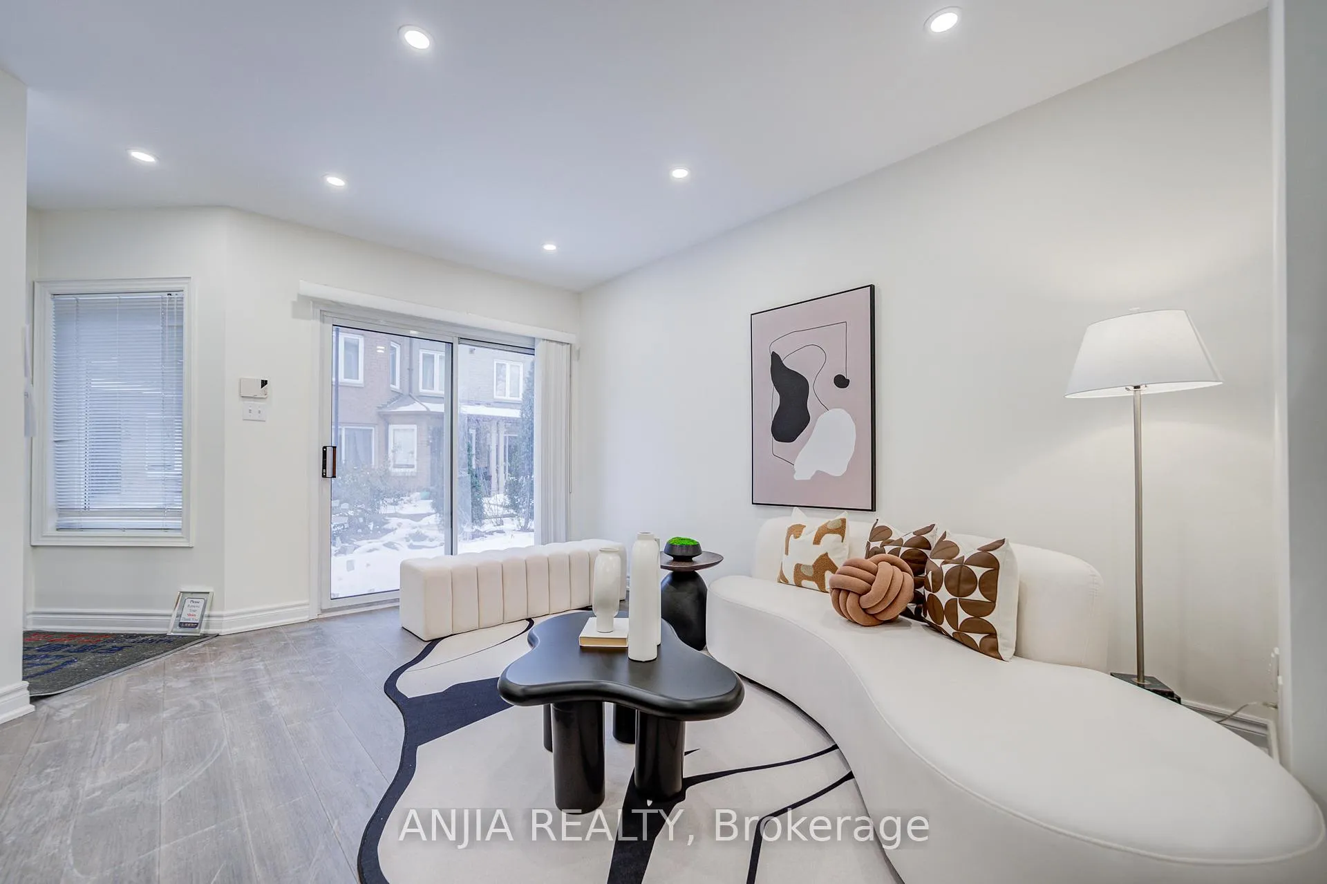 Photo 10 of Unit 32, 735 New Westminster Drive, Vaughan, Brownridge — HOMEH